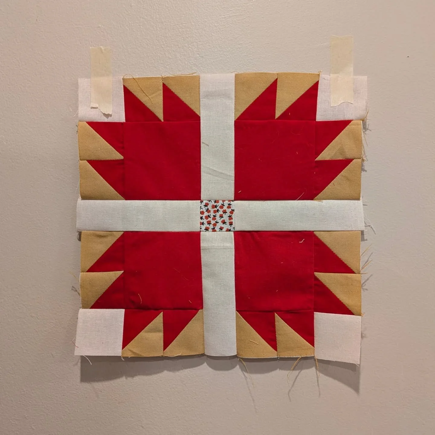 Strawberry Shortcake Bear Paw 🍓 You know what I *am* gonna name the color combos because it's fun. It's also kind of rose garden-y!

Two away from catching up but there's a new one tomorrow 🥲 Maybe I can catch up this week though!! #folksamplersewa