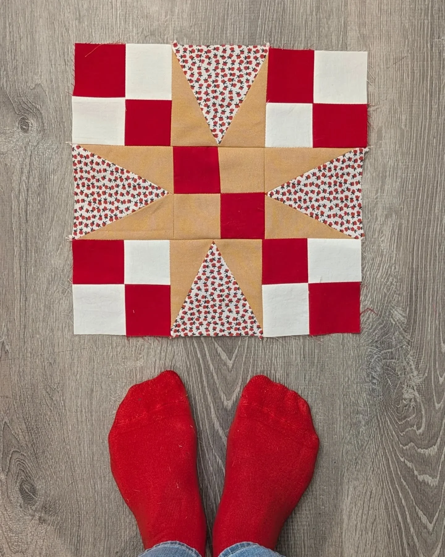 If I had to name all the color combos of my blocks this one would be named &quot;Sharing Spaghetti&quot; 🍝 I got a bunch of beautiful little florals from a visit to my aunt's last weekend and this print fits into my colors so well! I wish I had more