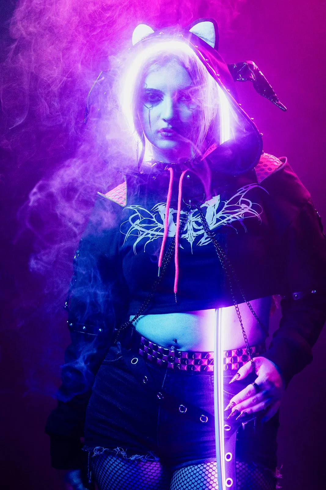 cyberpunk-woman-neon-lights-3.jpg