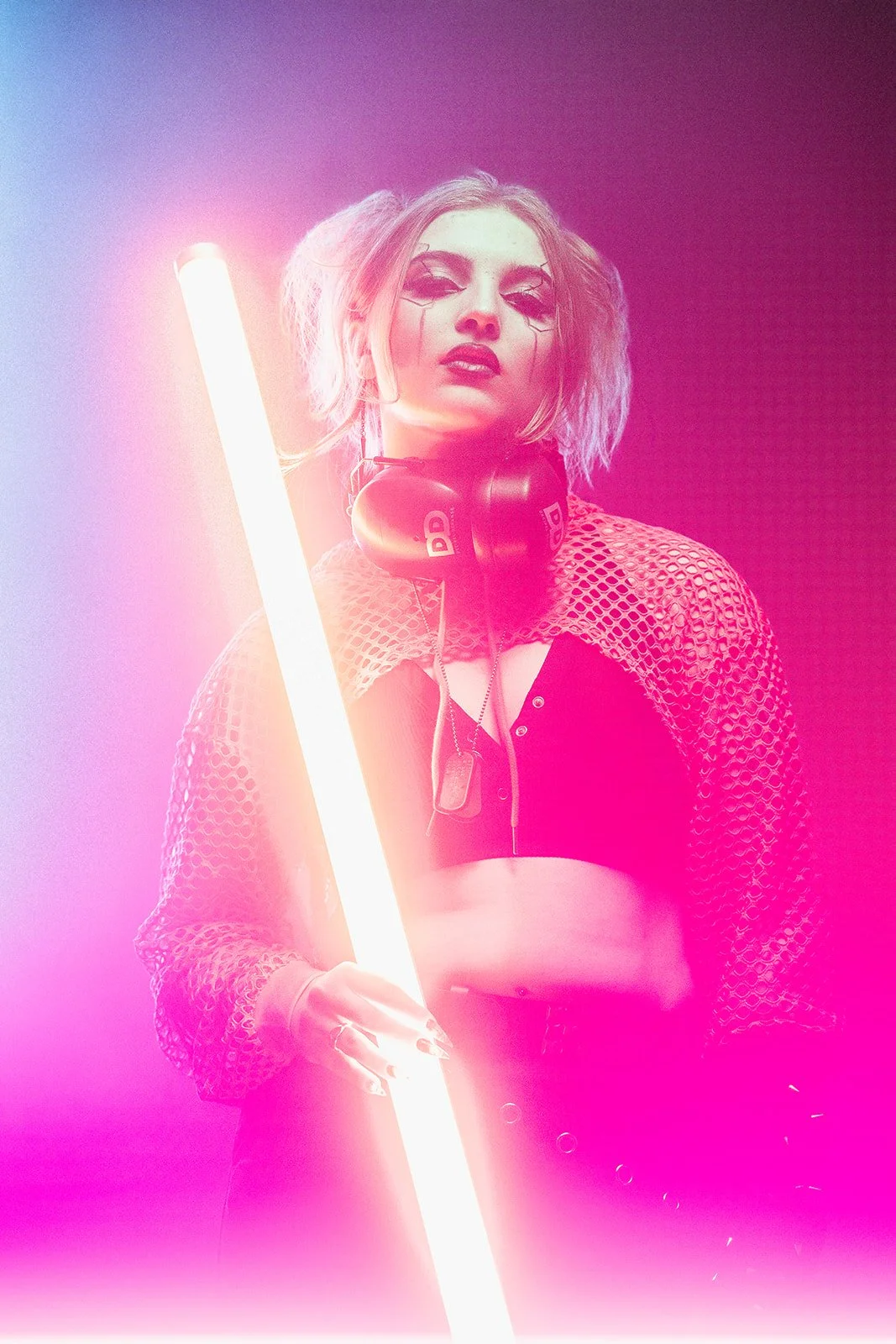 cyberpunk-woman-neon-lights-2.jpg