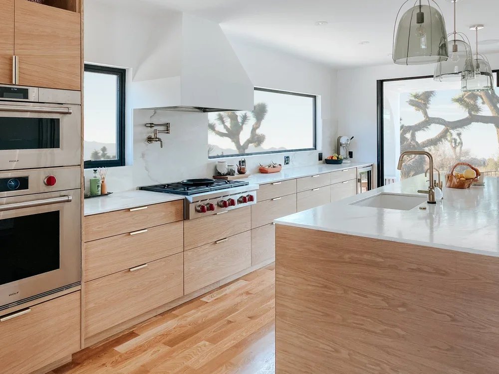 Plain-Sawn White Oak Kitchen