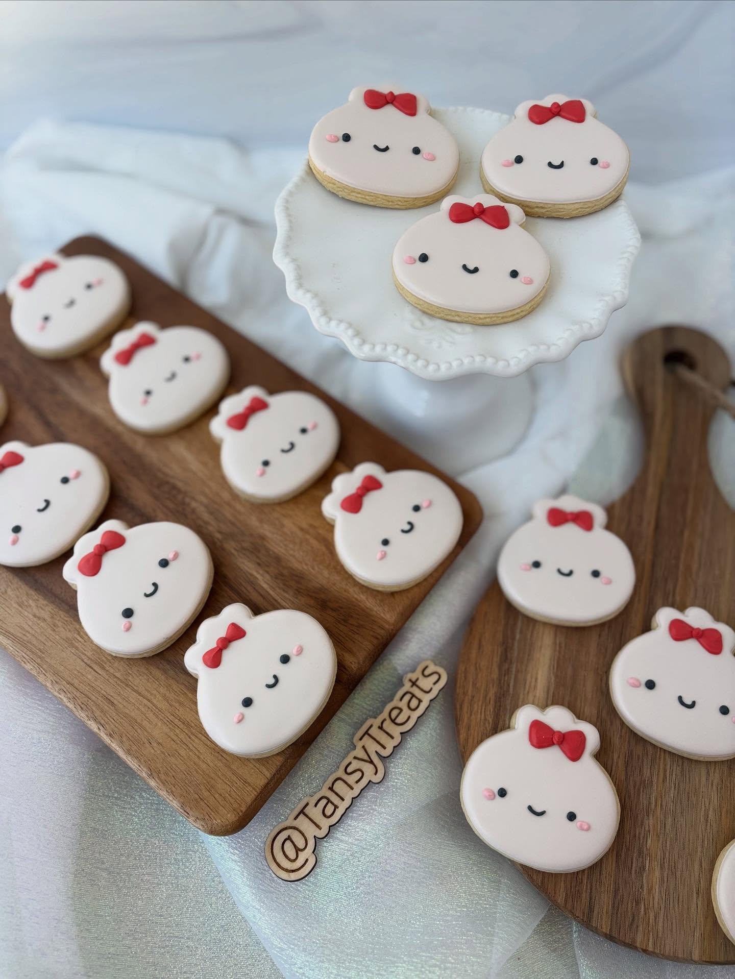 Just some cute lil 🥟 ❤️ 

#bao #baocoookies #sugarcookies #sugarcookieinspo #dumplingcookies #cutecookies #kawaiicookies