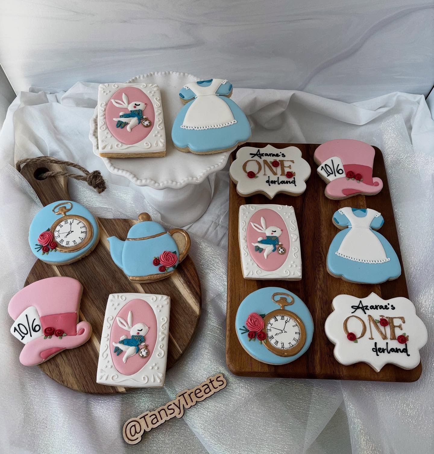 Lost in Onederland 

#sugarcookies #cookieinspo #onederland #aliceinwonderland #cookieart #firstbirthday