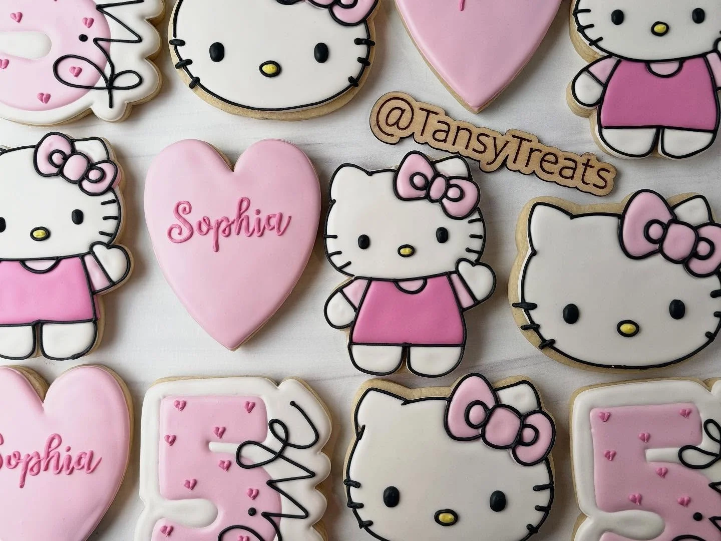 Hello Kitty you&rsquo;re so pretty 💖 

#hellokitty #sugarcookies #hellokittysugarcookies #sanrio #sanriocookies #bayarea #hellokittybayarea #sanriobayarea #cookieinspo #hellokittyinspo