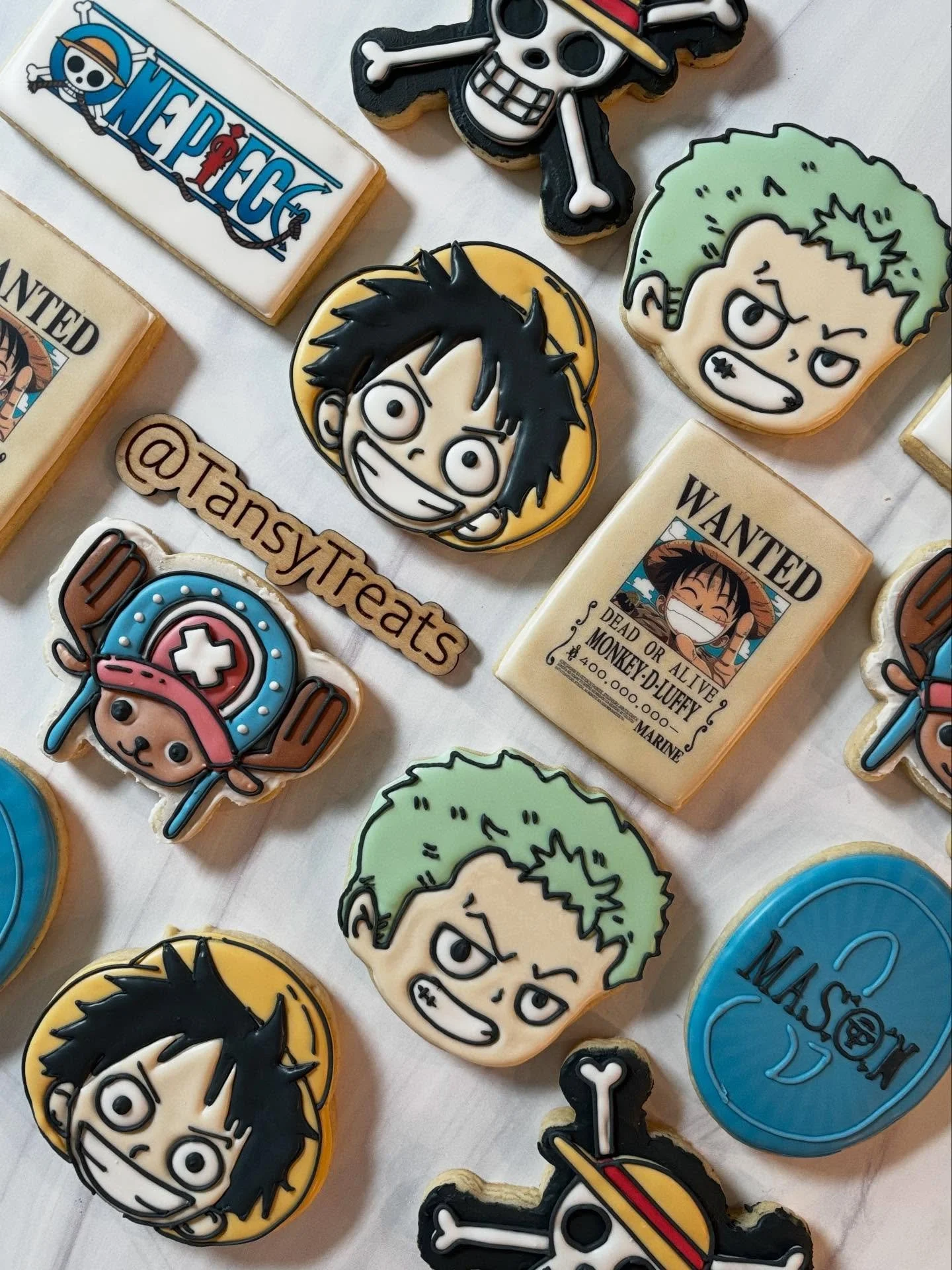 Finally got my hands on a One Piece set! 🏴&zwj;☠️ 

#onepiece #onepiececookies #sugarcookies #customcookoes #charactercookies