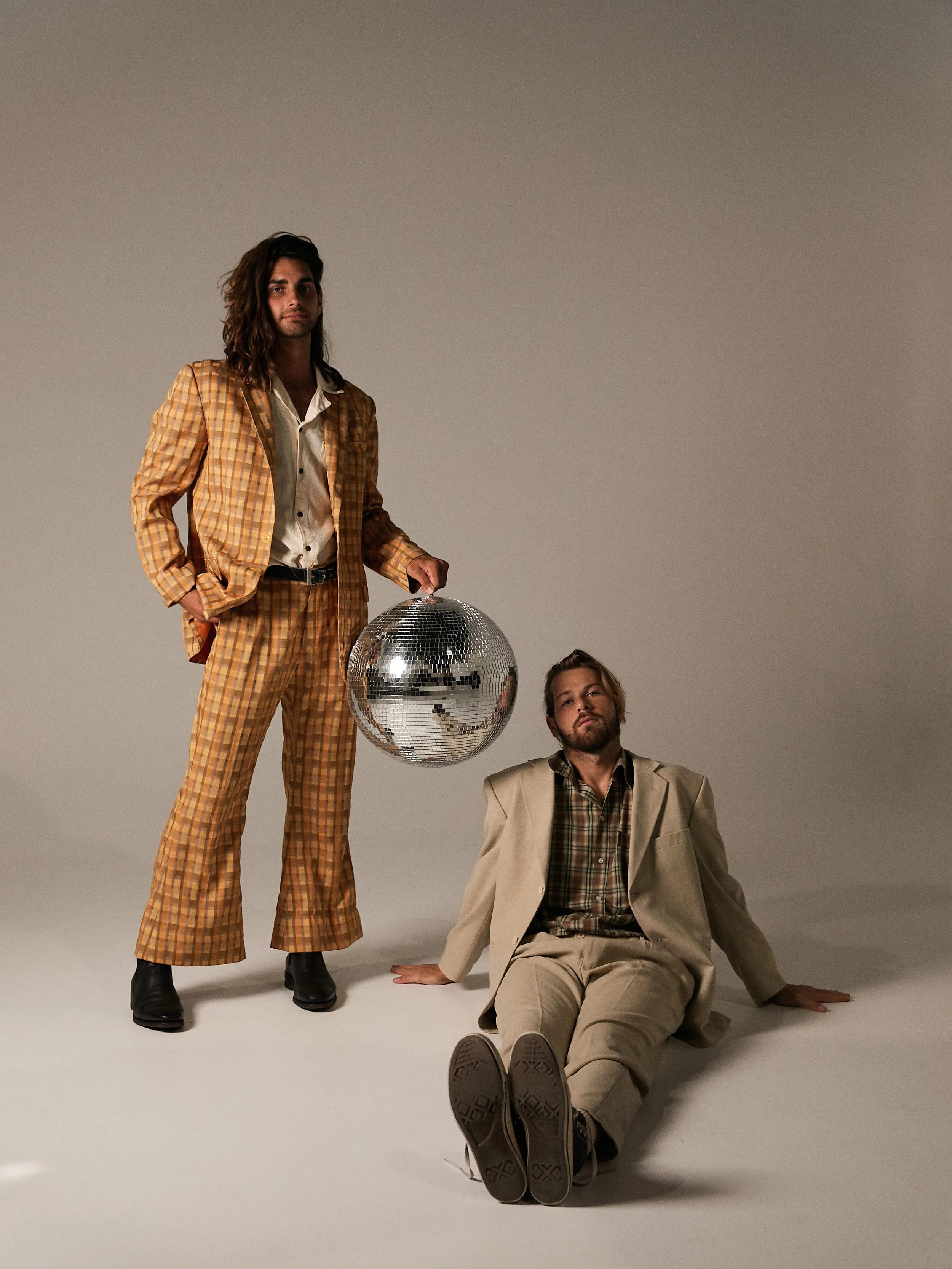 LOVELOVELOVE “Smalltowns” Review