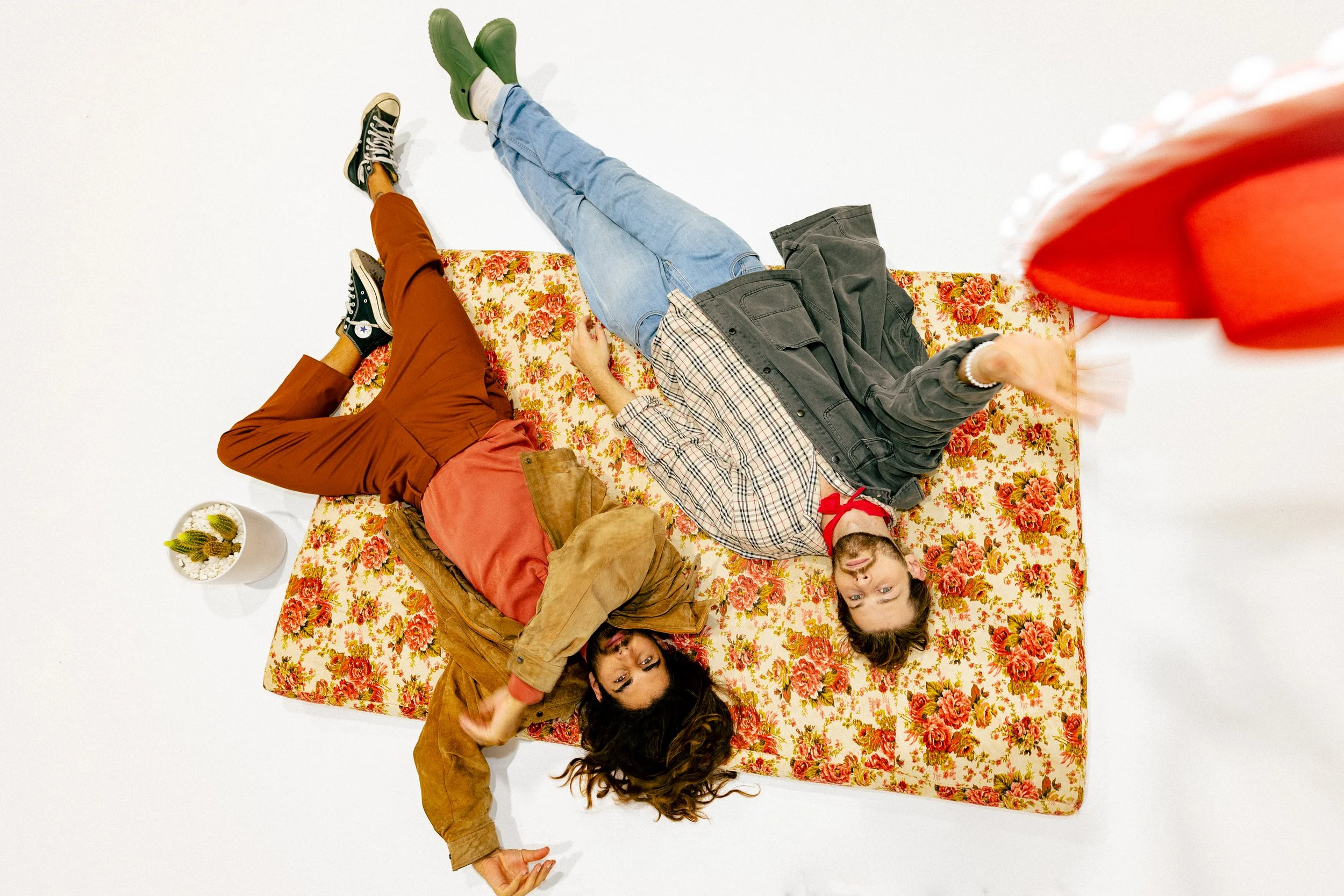 LOVELOVELOVE “Holding On” Review