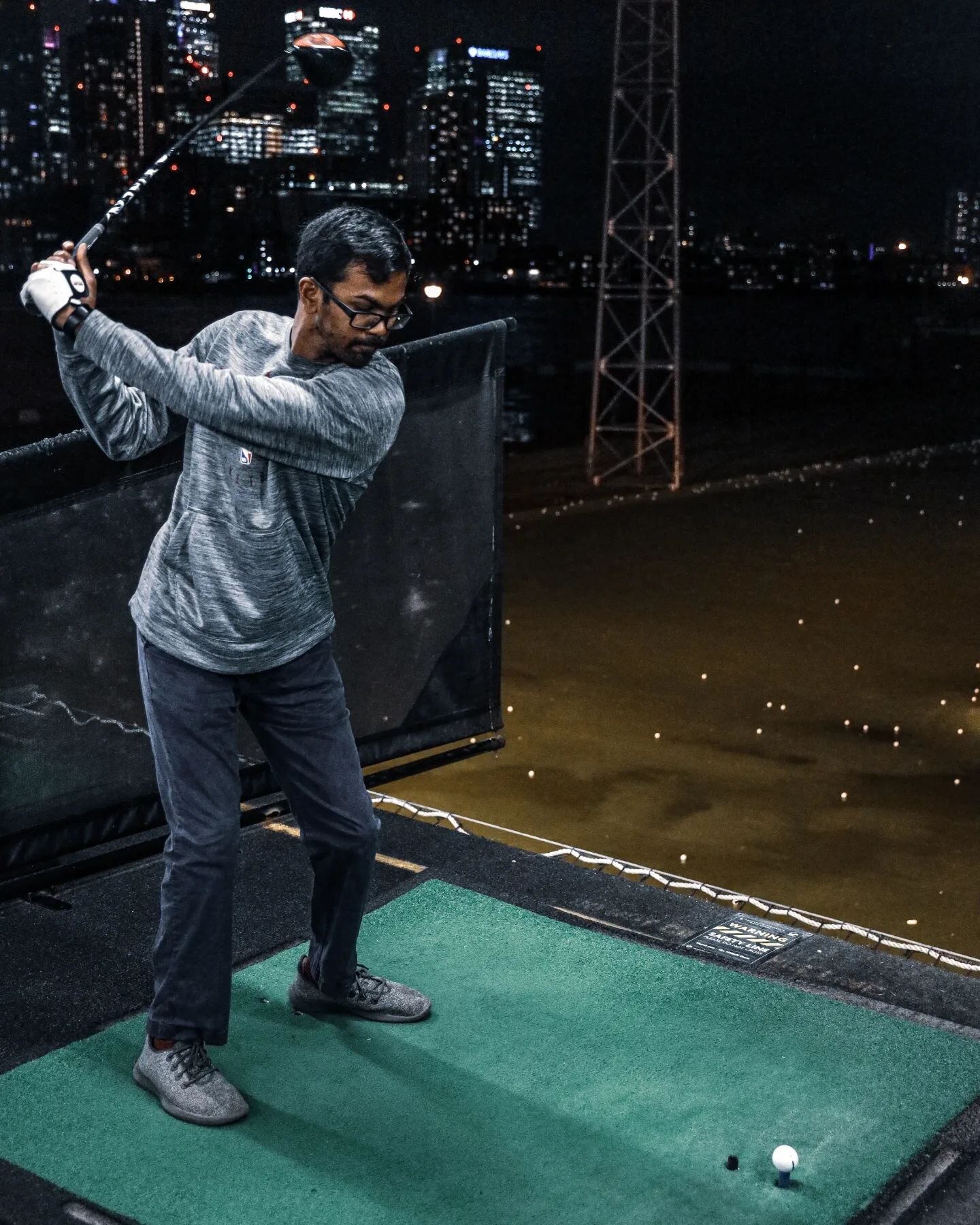A few snappy snaps from yesterday's range session! I'm a big fan of simulators, but personally the range just hits different!

#thegolfguy #drivingrange #randomgolfclub #london #londongolf #golfphoto #golfswag #greenwichpeninsula #taylormadegolf #the