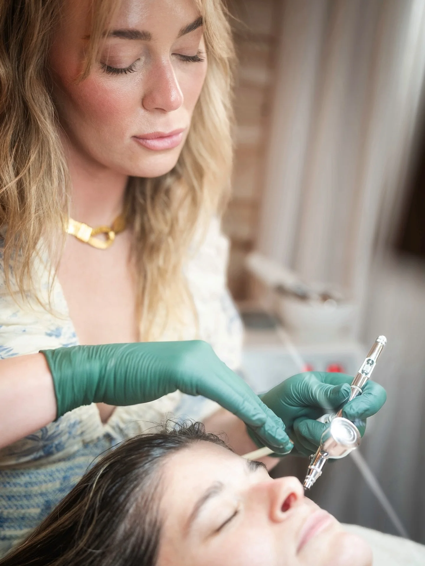 Feeling dehydrated, dry &amp; experiencing random breakouts? Uhh, me too. Winter is harsh on the skin so add oxygen infusion to your next facial and thank me later :)

HAPPY FRIDAY YALL