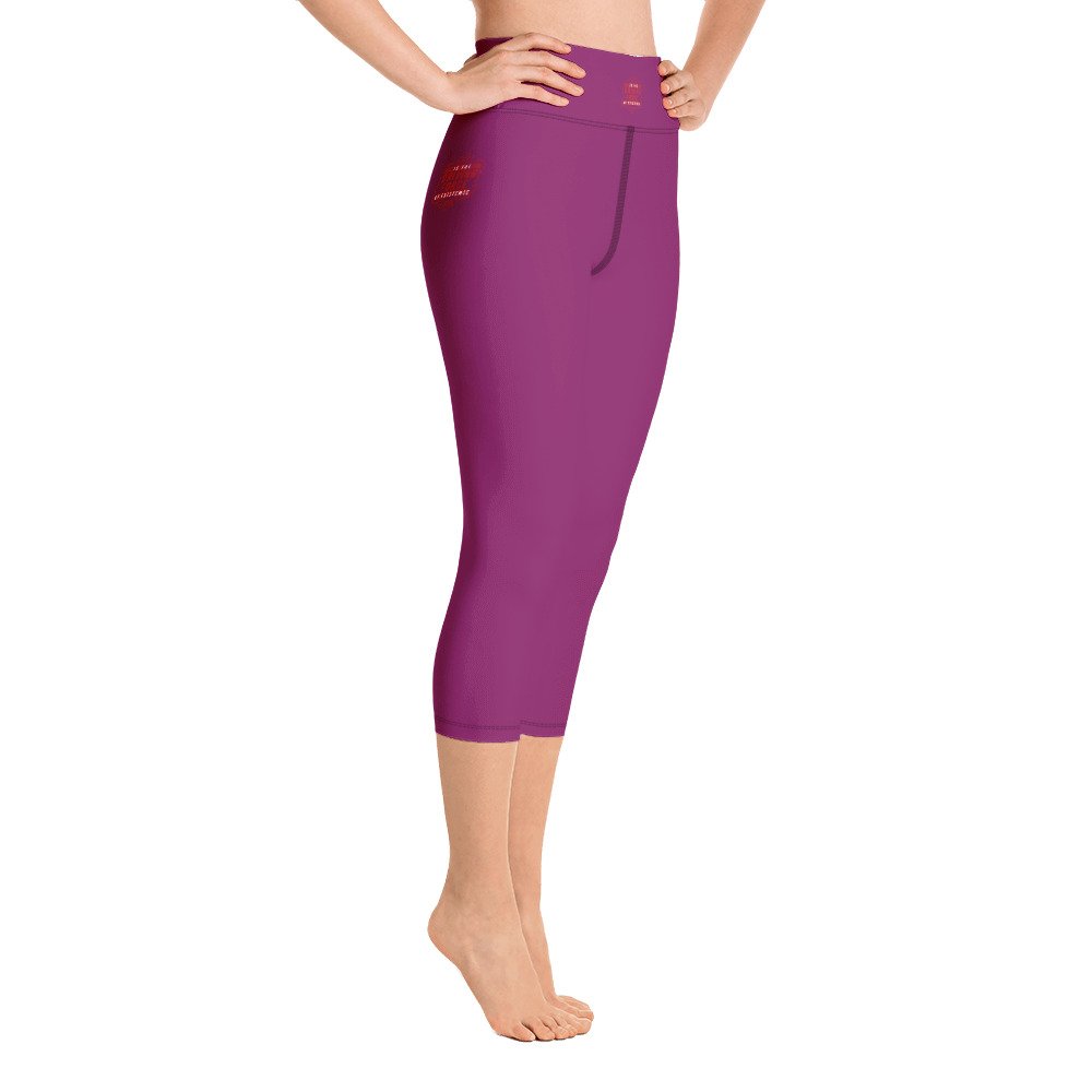 all-over-print-yoga-capri-leggings-white-right-61f62e828bbf4.jpg