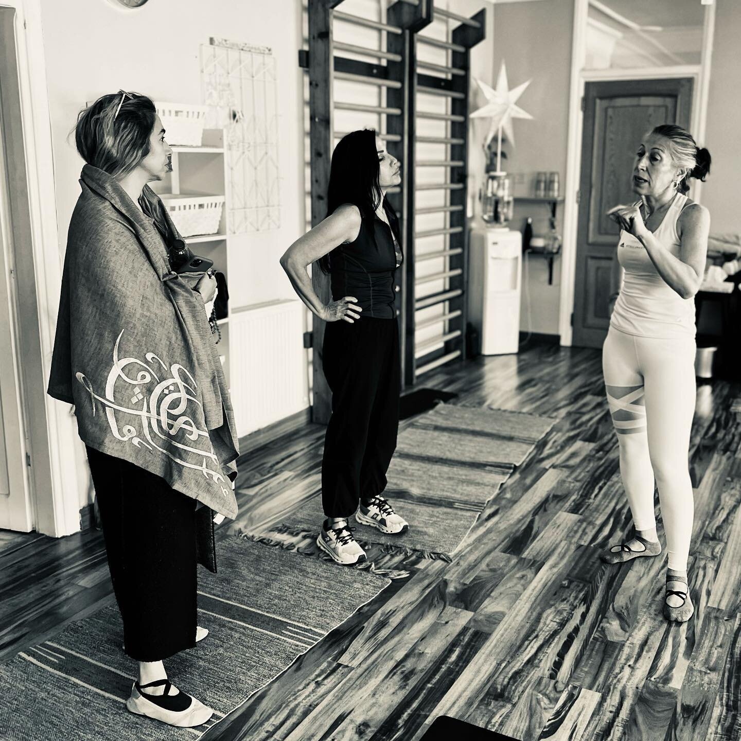Thoughtful Thursday 💭

There are people who need to hear the wisdom you have to share. Perhaps all those hardships you&rsquo;ve had, will be the hope someone else needs to hear. 

10 years and hundreds of conversations had &ldquo;@ the barre&rdquo;.