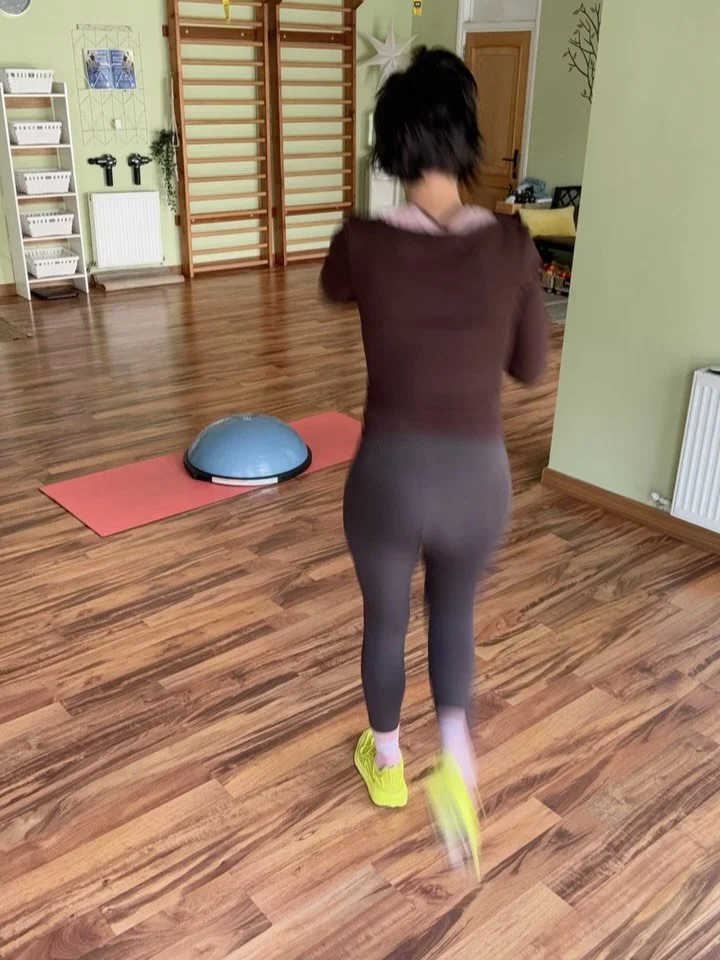 6-minute Bosu mini-Workout:

🥏Lateral jumps (1-min)
🥏Step up kicks (1-min)
🥏Running high knees (1-min)
🥏Bosu Burpees (1-min)
🥏Mountain climbers (1-min)
🥏Plank (1-min)

Keep and try on your own! 

Short Workouts can be very effective for overall