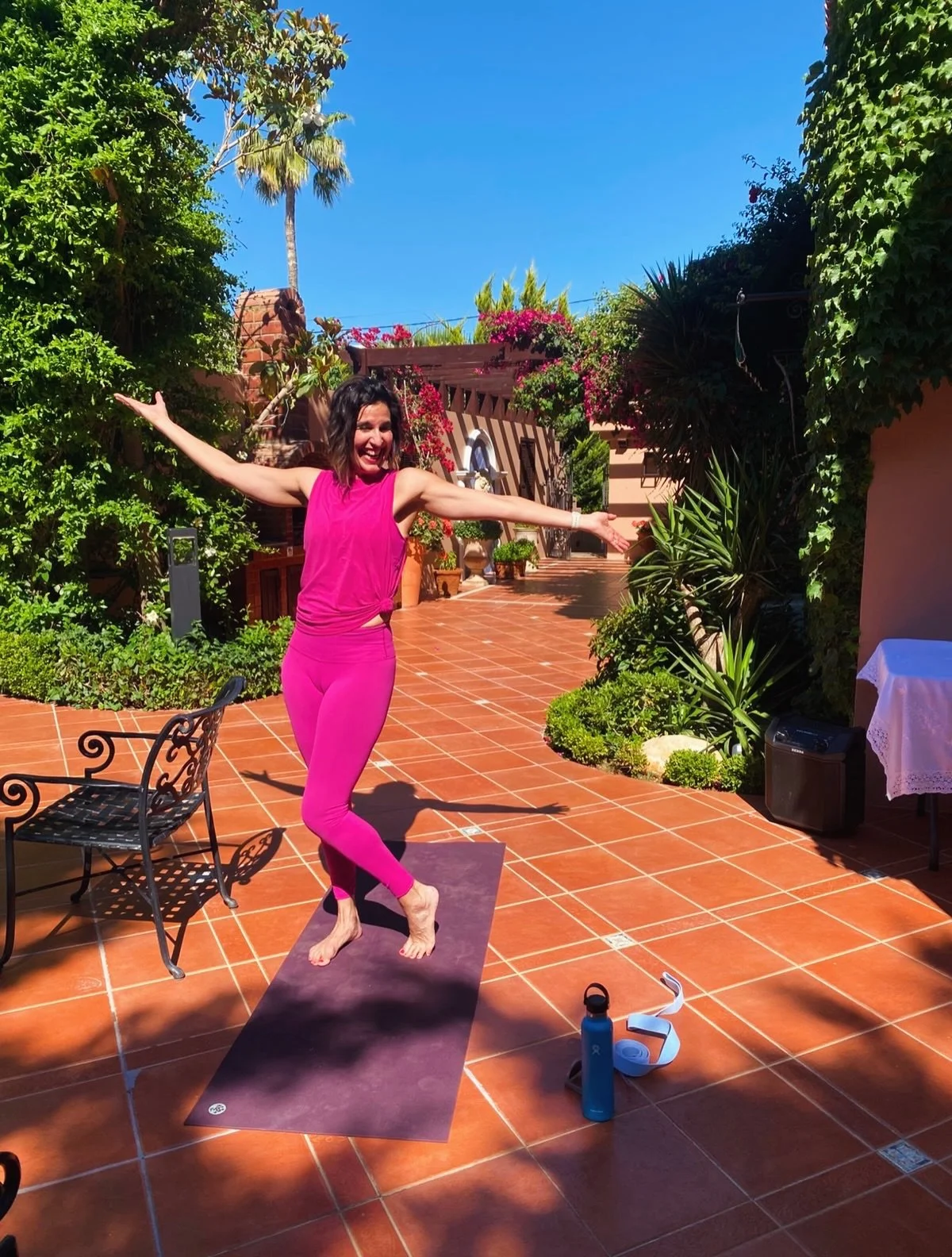 🌴Barre by the Pool 🌴🧑🏽&zwj;🩰
Such a beautiful event with exceptional women moving together!

Special thanks to our host 🌺: @hananaghabi 

📌Check out the last slide&hellip;.

As we were on the mat doing our exercises, I had the women look up in