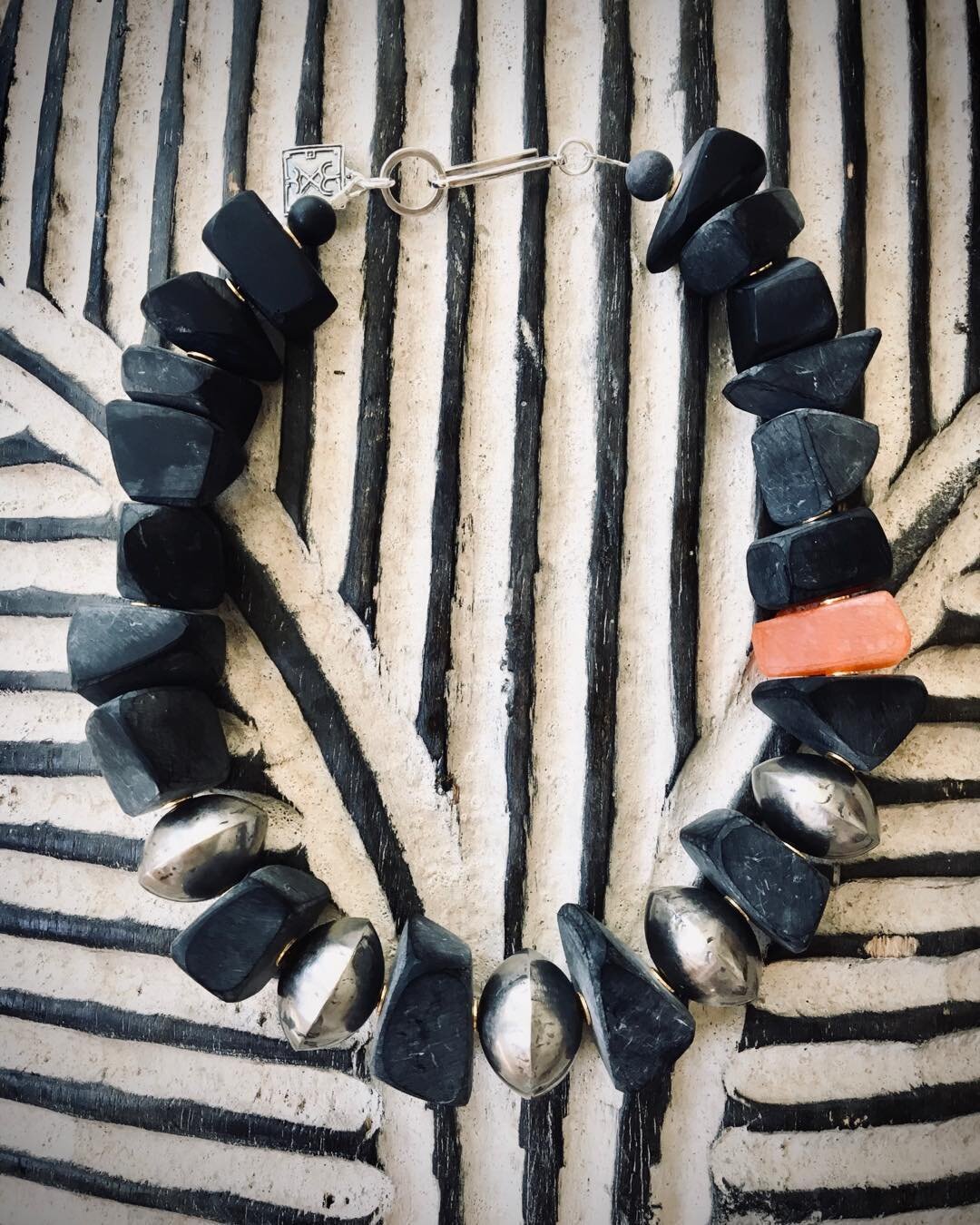 Just another great day in the studio! Simple yet unique! Get ready for that summer jazz festival with these West African and Moroccan beads.
#bijou #Moroccan resin #Mali silver #Mali #Morocco #allthatjazz #Africaninspired #ethnicstyle #Lovewhatyouwea