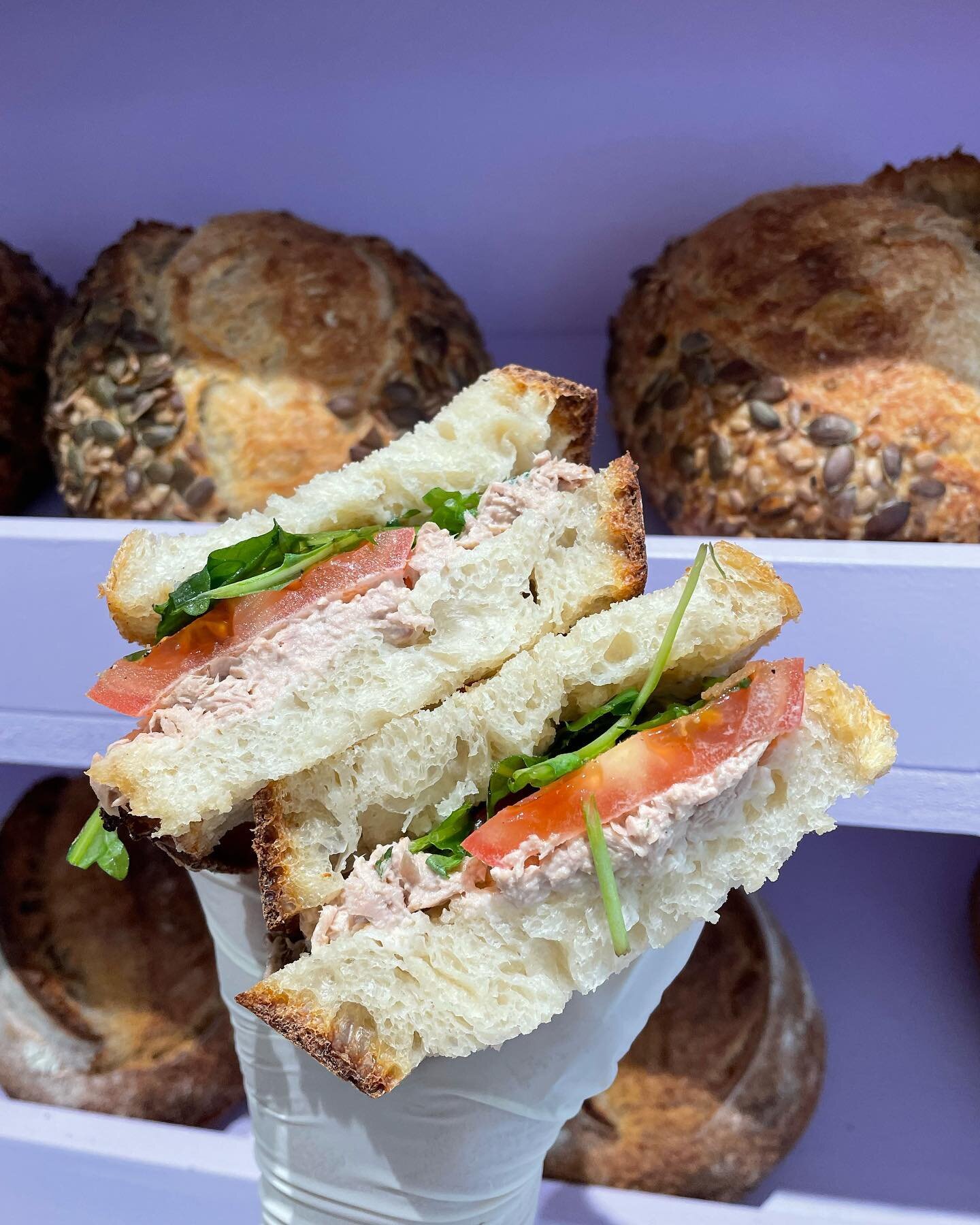 Marylebone! We have got your lunch sorted now! Tuna and tomato, Mozzarella, tomato and Pesto, BLT, Chickpea vegan sandwich&hellip;You name it! Freshly made in the morning with our beautiful sourdough.
See you soon!