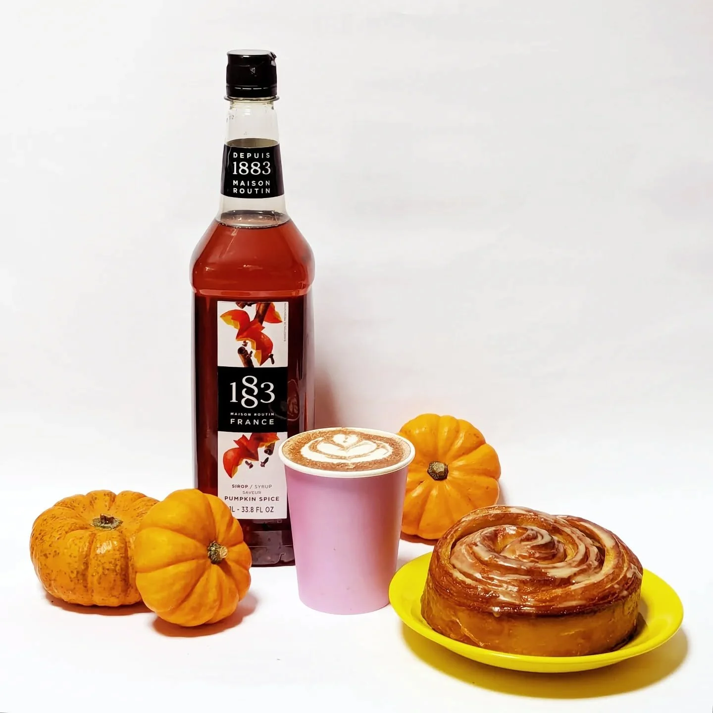 Let the pumpkin spice season begin! 🎃💫 Our pumpkin spice latte is made with delicious, spiced syrup, rich espresso, your choice of milk - steamed perfectly frothy and smooth - and a sprinkling of cinnamon on top 🍁🍂 Other than pumpkin spice, we al