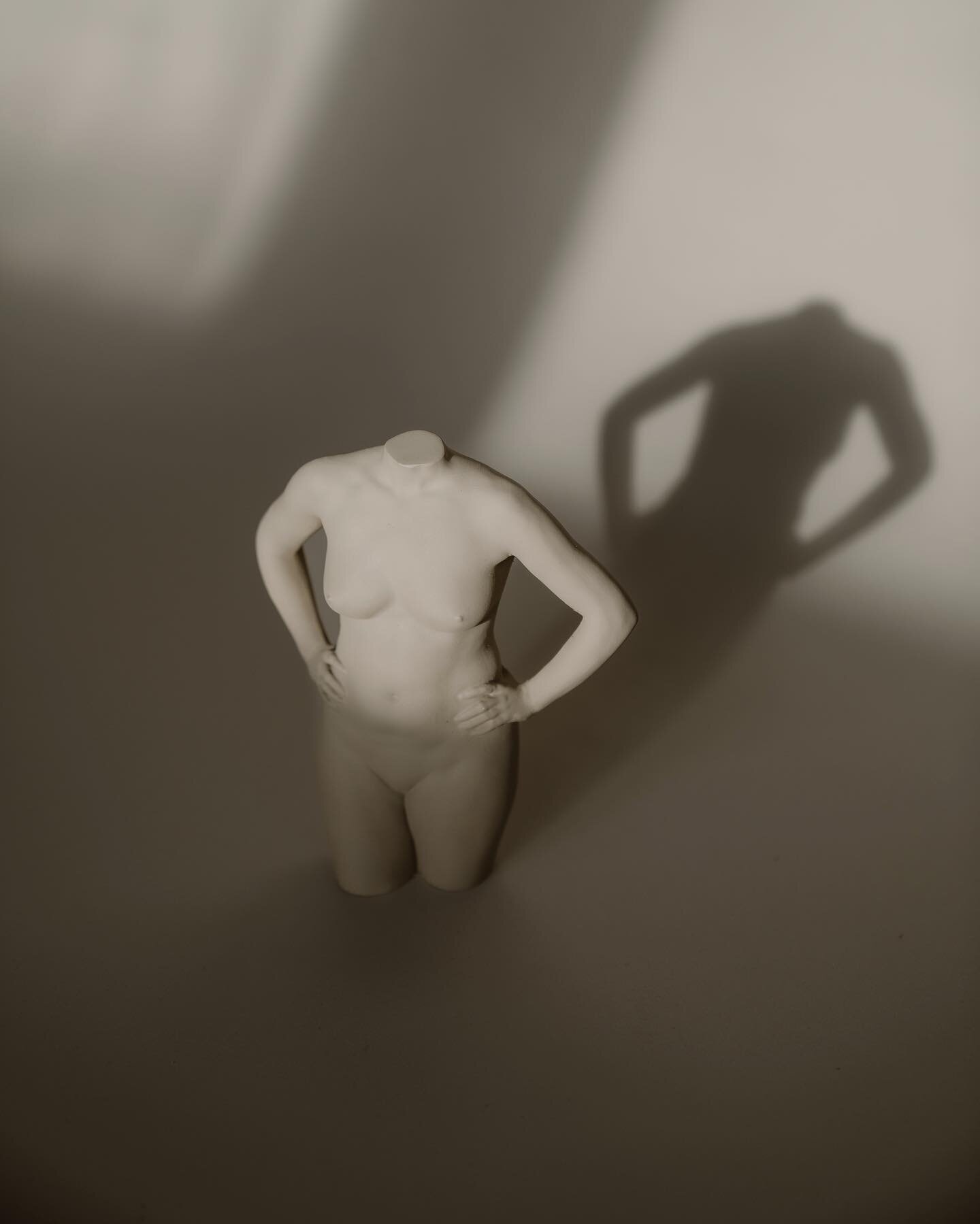 INTERNATIONAL WOMANSDAY -  Een ode aan de vrouw, alle maten, vormen, groot, klein, dun, vol, welke afkomst je ook hebt, welk geloof je dan ook deelt of geen geloof.. welke struggles je mee zit, wat je ook mee gemaakt hebt, sta vandaag even stil bij w
