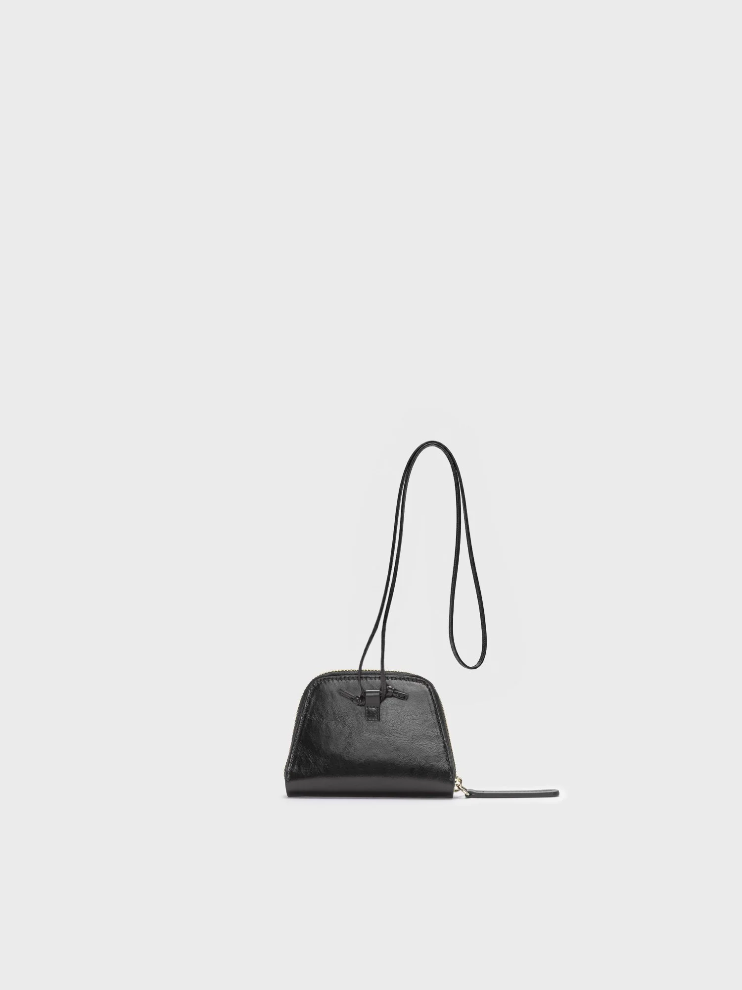 leo crinckled black back copia.jpg