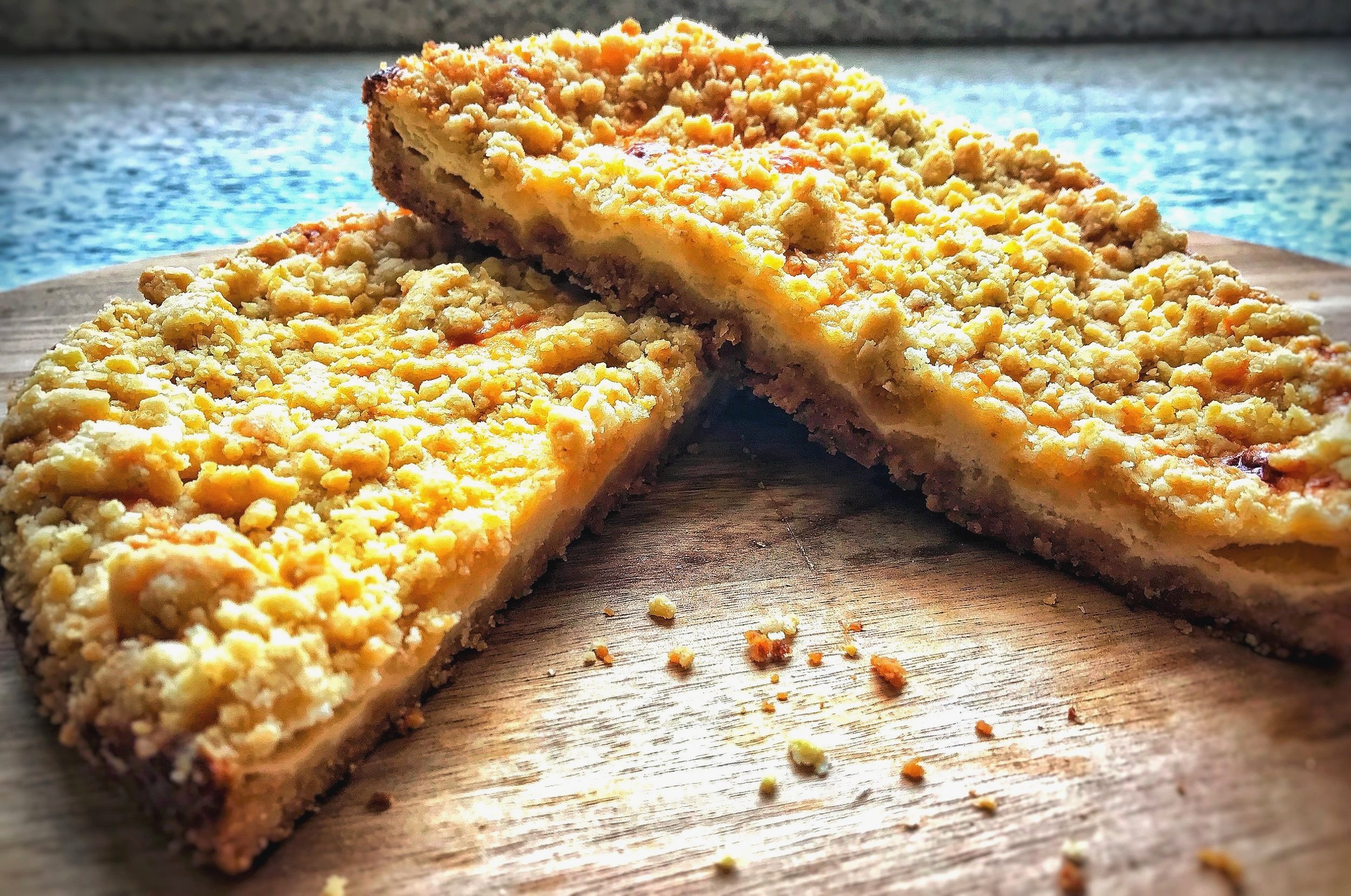 Rhubarb And Ginger Crumble Cake