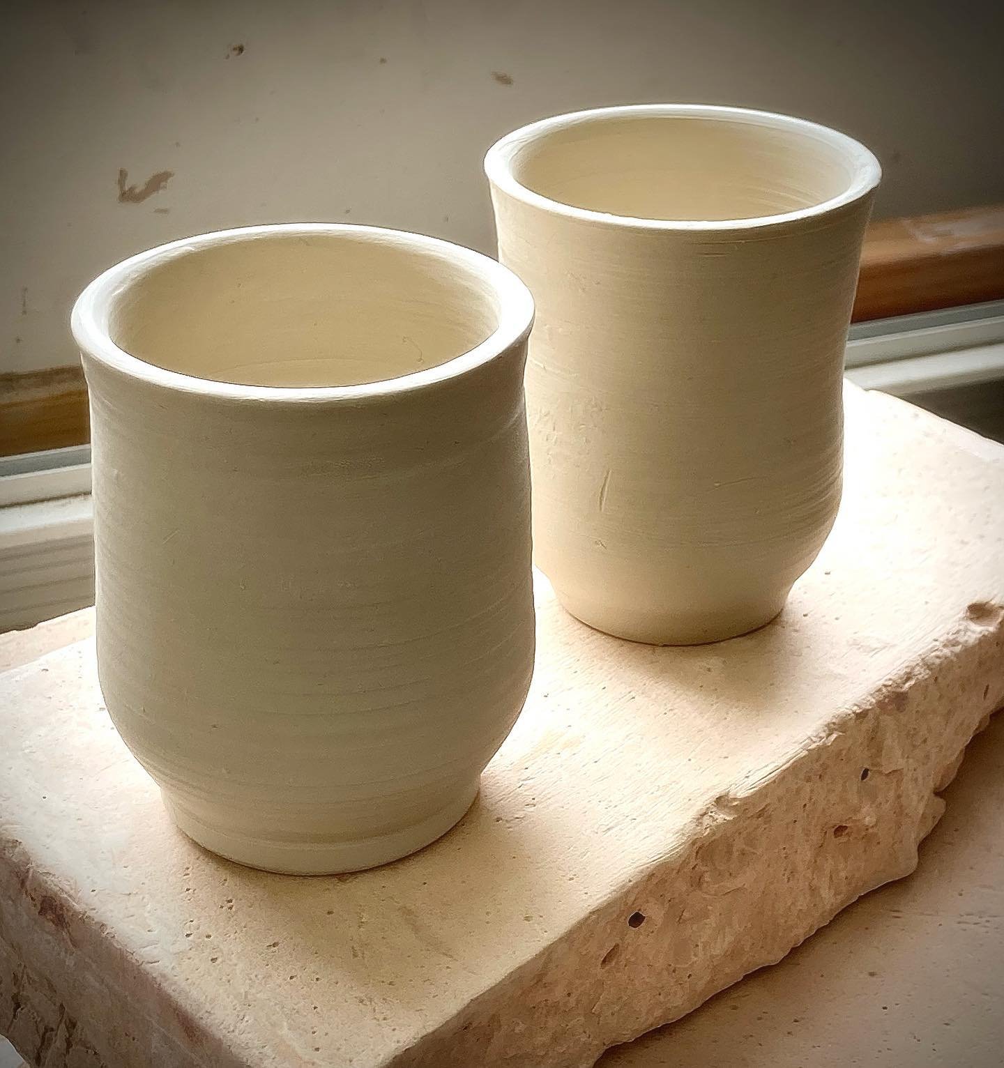 Been distracted by the wheel, trimming morning, definitely have spots to get better at... 🐢 but i do love figuring it out.
Hope your doing something that makes you happy!
.
.
.
.
.
.
#wheelthrowing #practicepracticepractice #porcelainclay #pottery #