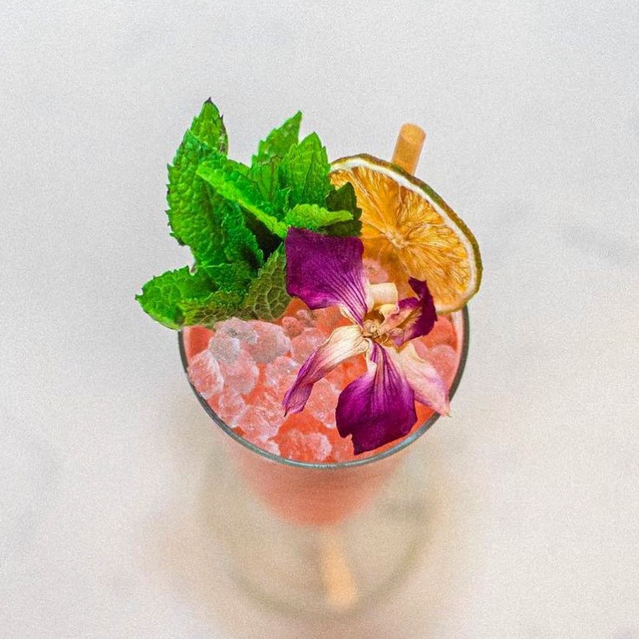 More than just drinks..we help you create a beautiful and artistic drinking experience 🌸 🍋 🍃 #coldpressedjuices #garnishes 
&bull;
&bull;
Follow us 🔜 
@m.e.p.florida 
@magiccitygarnish 
@coldpressedmiami 
&bull;
&bull;

&bull;
#miami #cocktails #