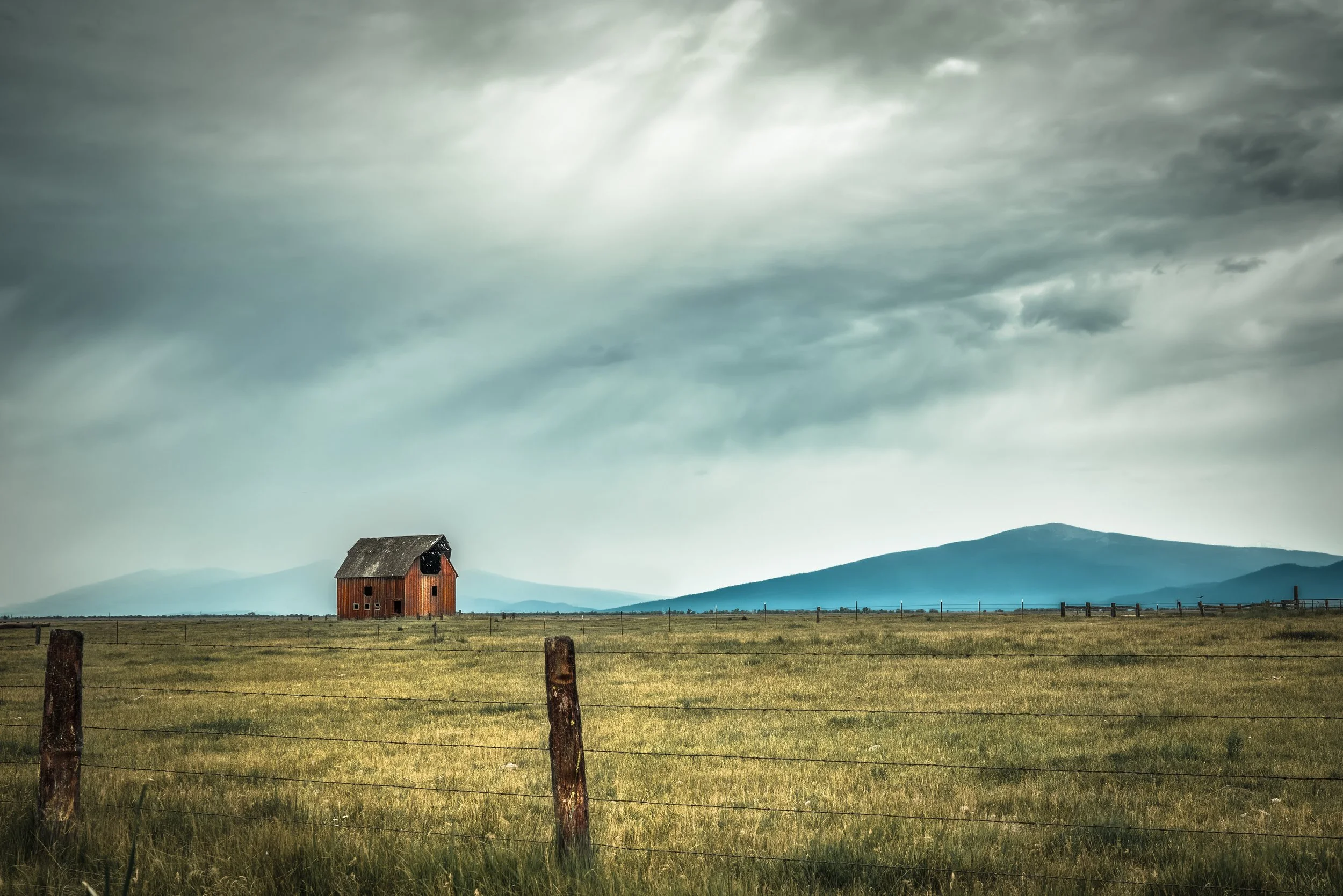 a red barn in klamath county.jpg