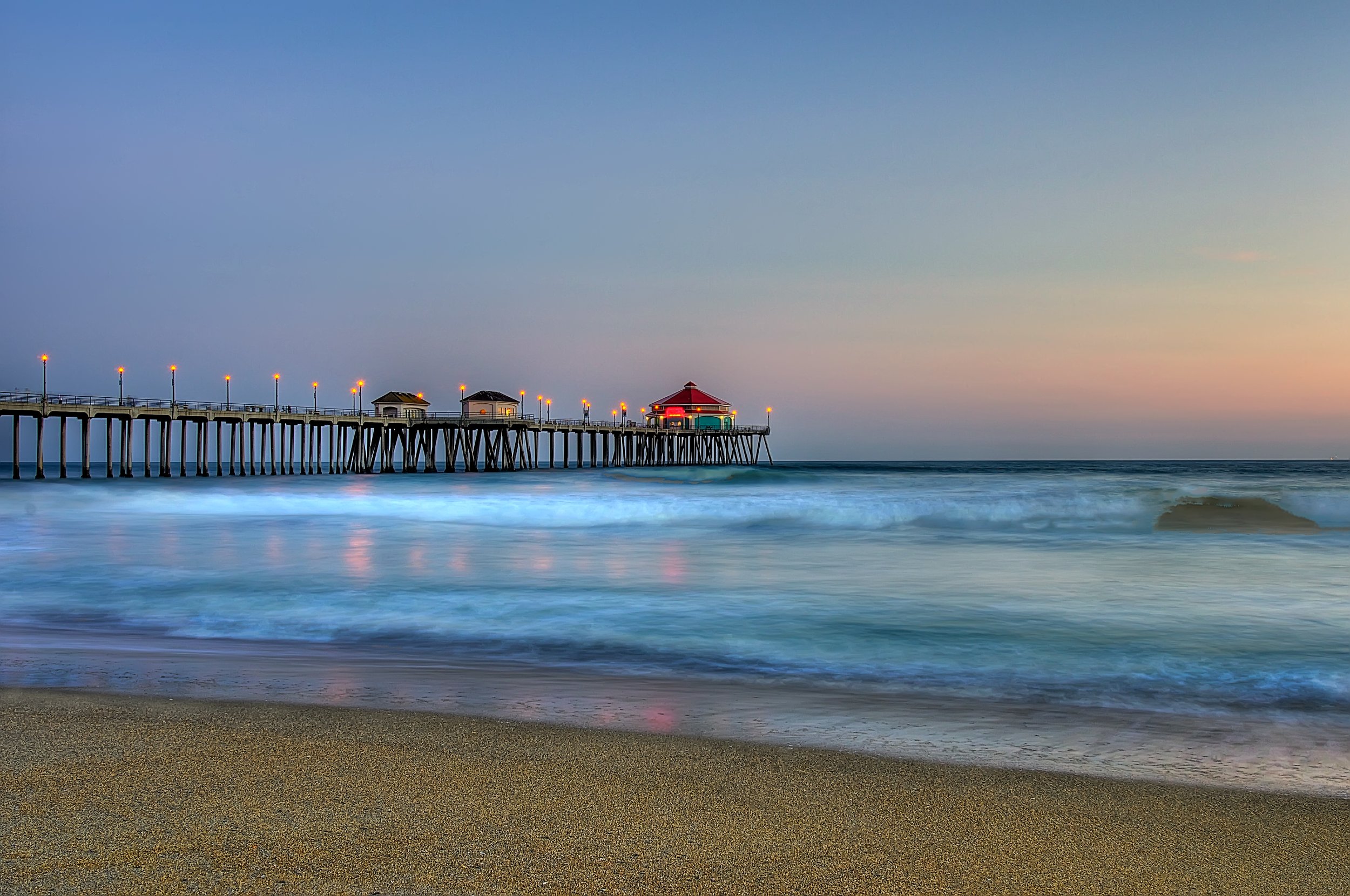 Huntington Beach Pier.jpg