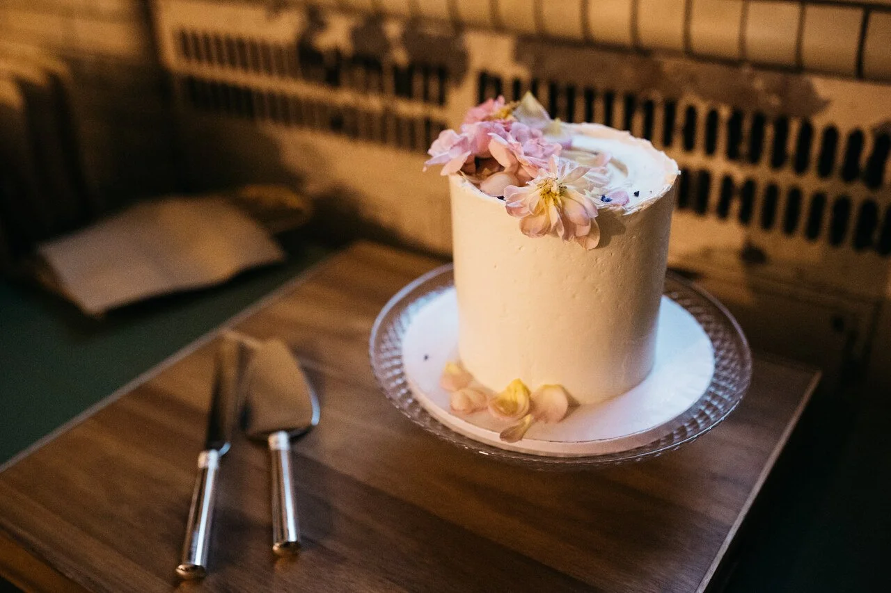 095-wedding-cake-flowers-topper-cutting-bok-philadelphia.jpg