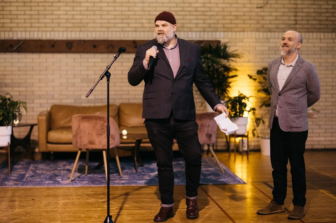 088-friends-giving-toast-microphone-reception-bok-gymnasium.jpg