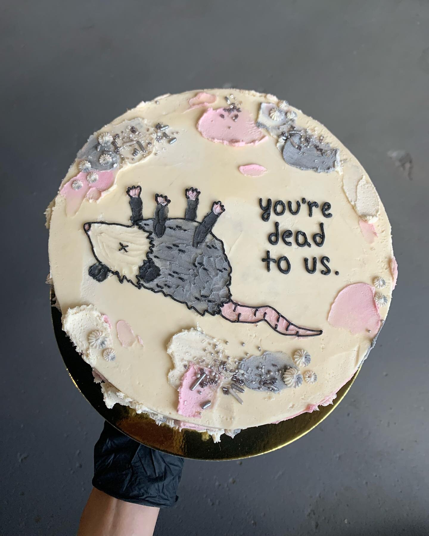 Do you guys say opossum or possom? Either way, I love this (o)possum cake.
&bull;
&bull;
&bull;
#cake #kcmo #kansascity #possum #bakersofinstagram