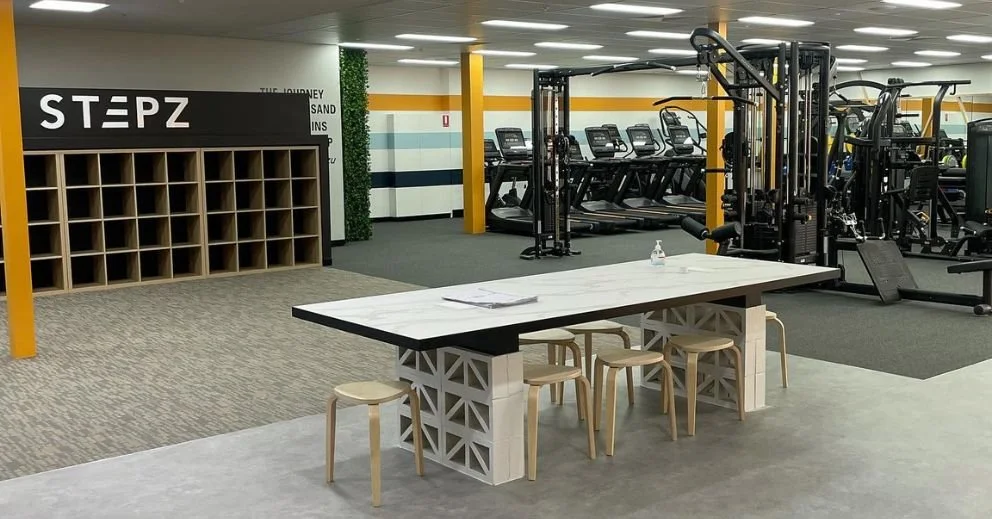 Semi-Absentee Ownership Model: Pros and Cons