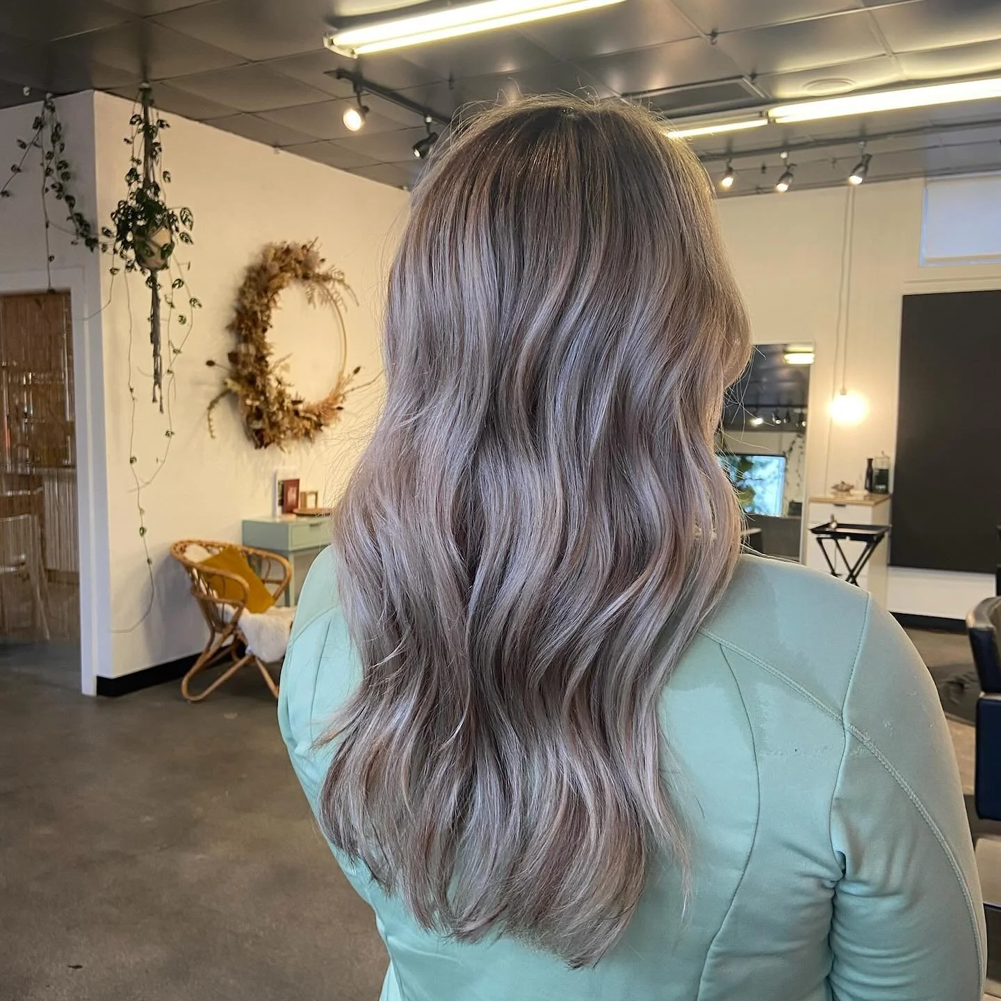 @yourmanegirl_morgan 🪄🪄🪄

Morgan&rsquo;s client Brenda, came into the salon with an all over bleach blonde with a yellow tone, and left the salon with a dimensional, tailored to her, bombshell blonde with lowlights. 

Here&rsquo;s your reminder th