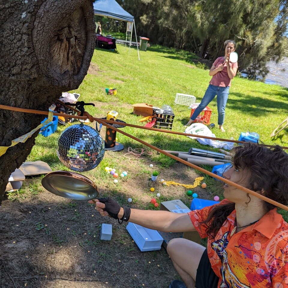 When scientists and artists work together, who knows what can happen! But it's beautiful sciencey and very PLAYFUL! 

Com join us in the sunshine at Shoalhaven River Festival art zone! We are PLAYing until 6pm.

 #playwork #junkyardrascals #naturepla