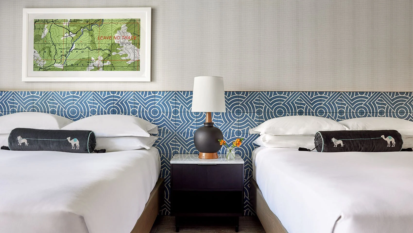 09-2-queen-essential-guestroom.jpg