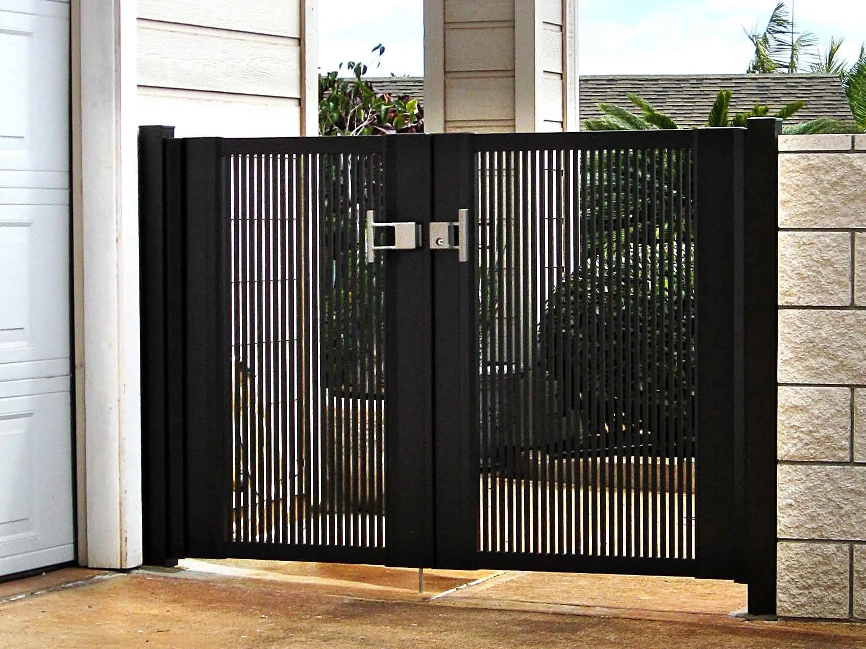 Off-setting Handle Color