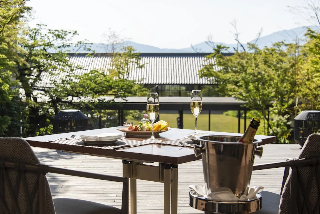 restaurant library the hotel seiryu 小学校の面影を残した大人の食