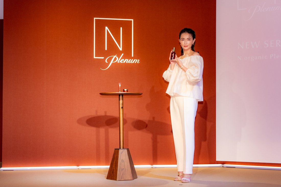 N organic Plenum」新シリーズ発表会、ミューズ就任の長谷川京子が登壇