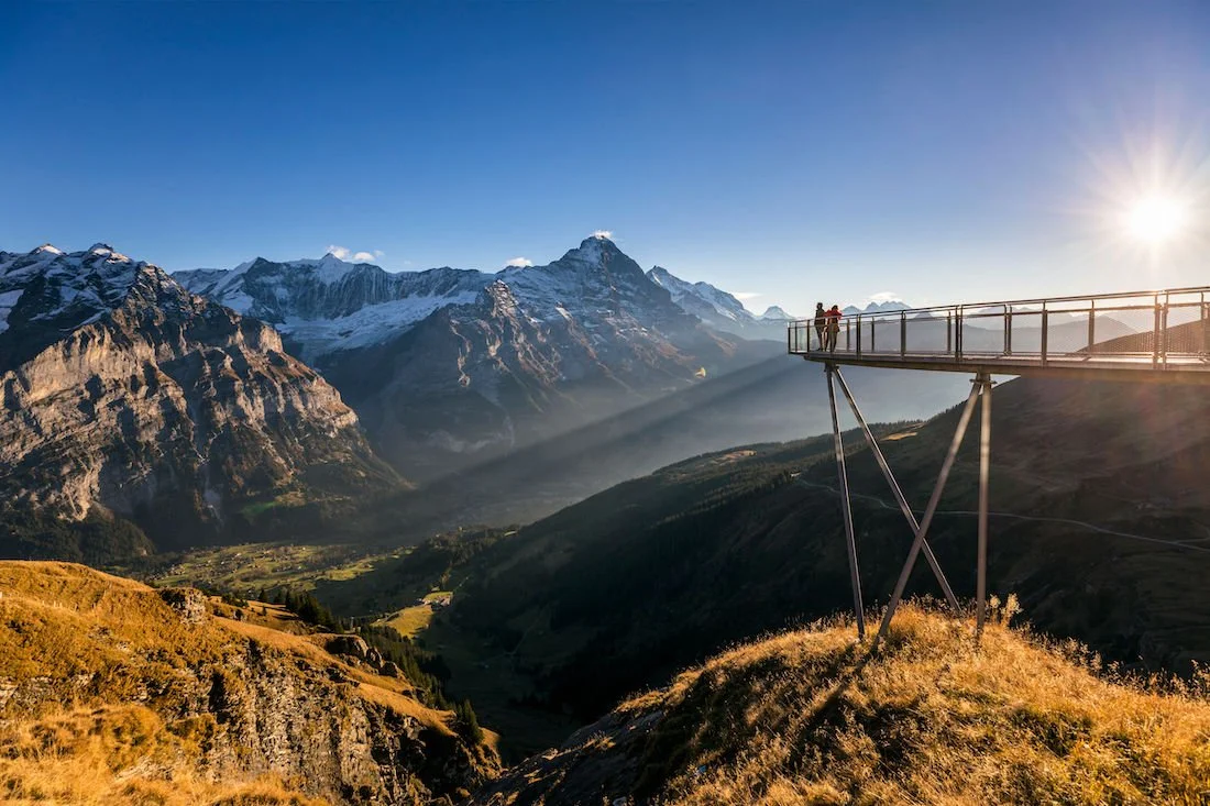 秋色に染まるスイスのユングフラウ地方 グリンデルワルト Beautiful Autumn, Grindelwald of Jungfrau Region　 