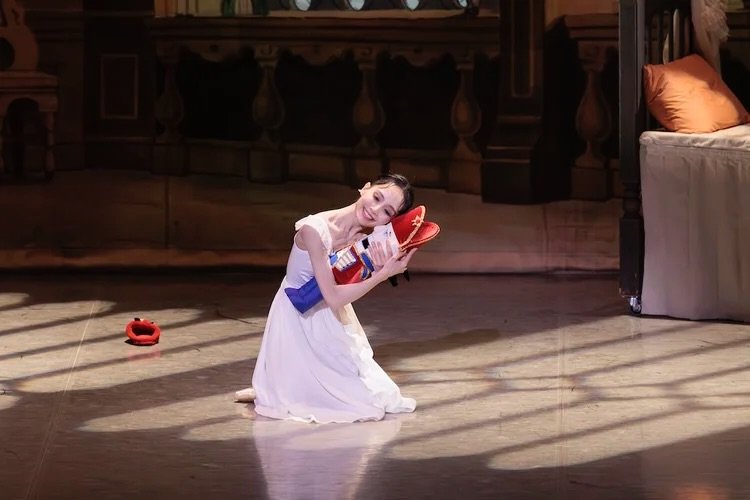 【NEW POST】🎤 #東京バレエ団 プリンシパル #秋山瑛 にインタビュー！ 🎄❄️クリスマスの魔法、『くるみ割り人形』の世界へ
https://www.starringmagazine.com/contents/starringu-202512-nutcracker-akiyamaakira

先日終演した『ドン・キホーテ』、開幕直前『くるみ割り人形』マーシャ役、#クリスマス の家族との楽しい思い出などについて語っていただきました。

📷 『くるみ割り人形』舞台写真（2022年12月