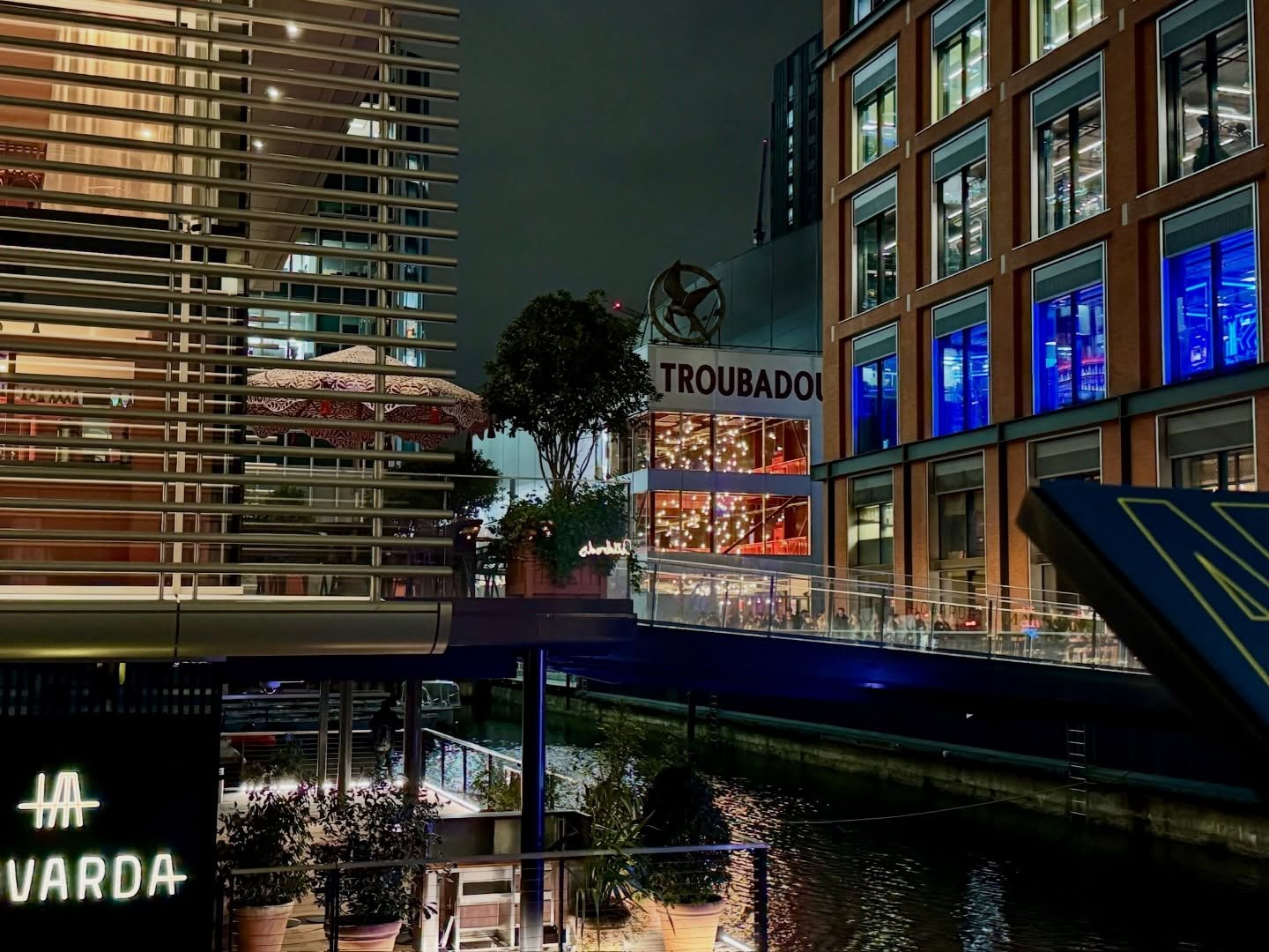 Under the arena lights,
the city holds its breath.

『THE HUNGER GAMES: ON STAGE』
at Troubadour Canary Wharf Theatre, London

Now playing in London.
ロンドンで上演中。

Full review.
Link in bio.

Luxury Experiences, Travel / Performing Arts / Culture
#STARRing