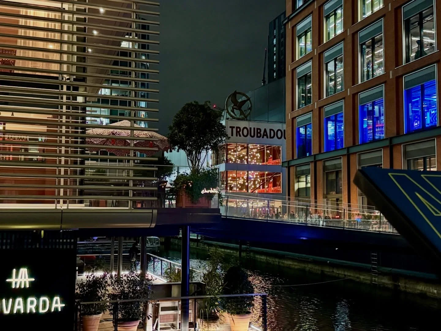 Under the arena lights,
the city holds its breath.

『THE HUNGER GAMES: ON STAGE』
at Troubadour Canary Wharf Theatre, London

Now playing in London.
ロンドンで上演中。

Full review.
Link in bio.

Luxury Experiences, Travel / Performing Arts / Culture
#STARRing