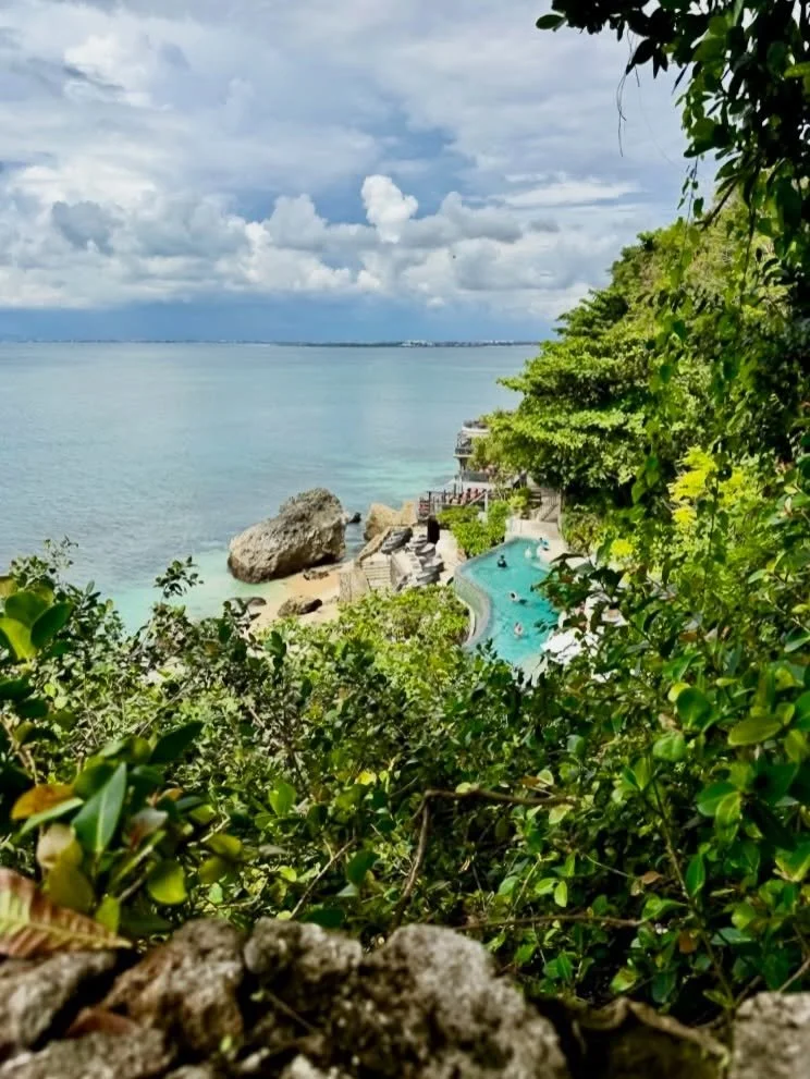 Starring the horizon.

AYANA Bali

Cliffs, forest, and the Indian Ocean.
A landscape that unfolds quietly.

&mdash;

Luxury Experiences / Travel / Performing Arts / Culture
STARRingMAGAZINE

#STARRingLuxury
#LuxuryTravel
#Bali
#AYANABali
#TravelMomen
