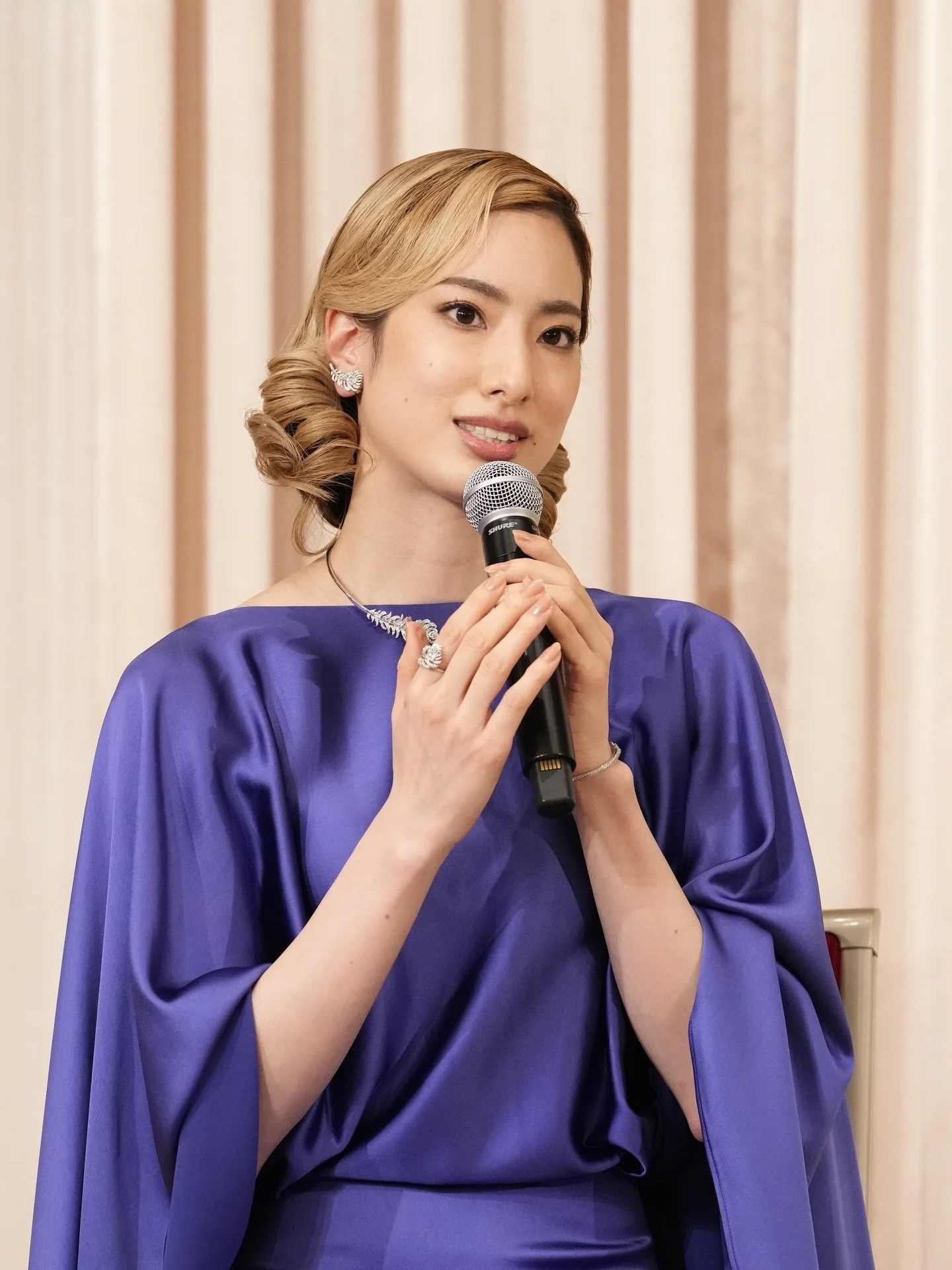 Press conference.
Starring elegance &mdash; before the curtain.

Hamlet 2026, Tokyo.
A new production directed by David Leveaux.

Backstage feature. Link in bio.

Luxury Experiences / Travel / Performing Arts / Culture
#STARRingMAGAZINE
#STARRingPerf