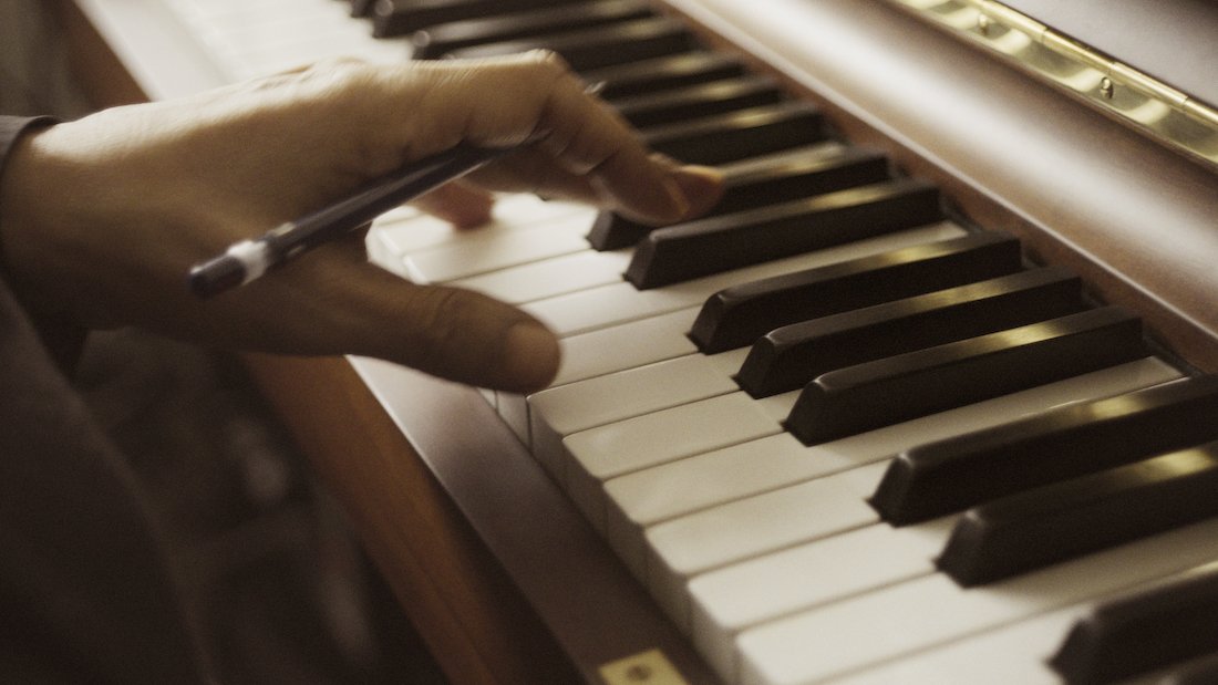 坂本龍一がプレステージ シャンパーニュメゾン クリュッグのために作曲したシャンパーニュの組曲「Suite for Krug in 2008」の感性と情熱を聴く