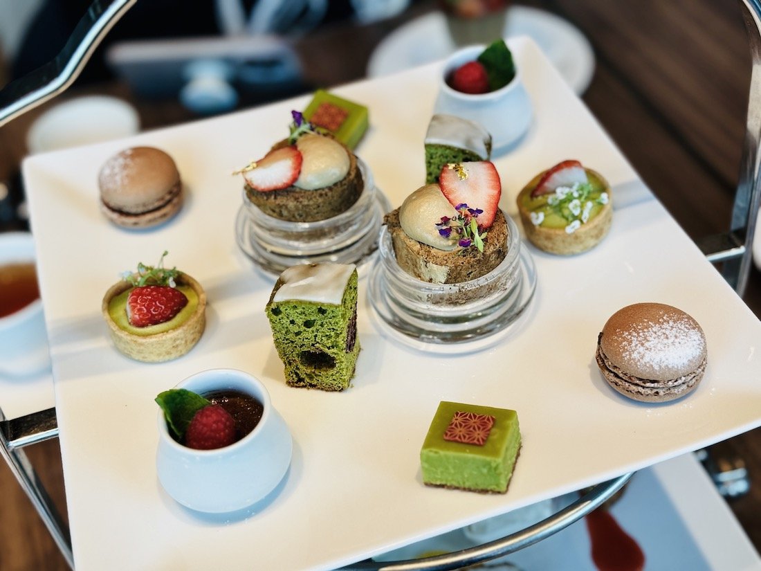 丸の内で味わう、日本茶の香りと苺の彩が織りなす春のアフタヌーンティー 　丸ノ内ホテル「ポム・ダダン」