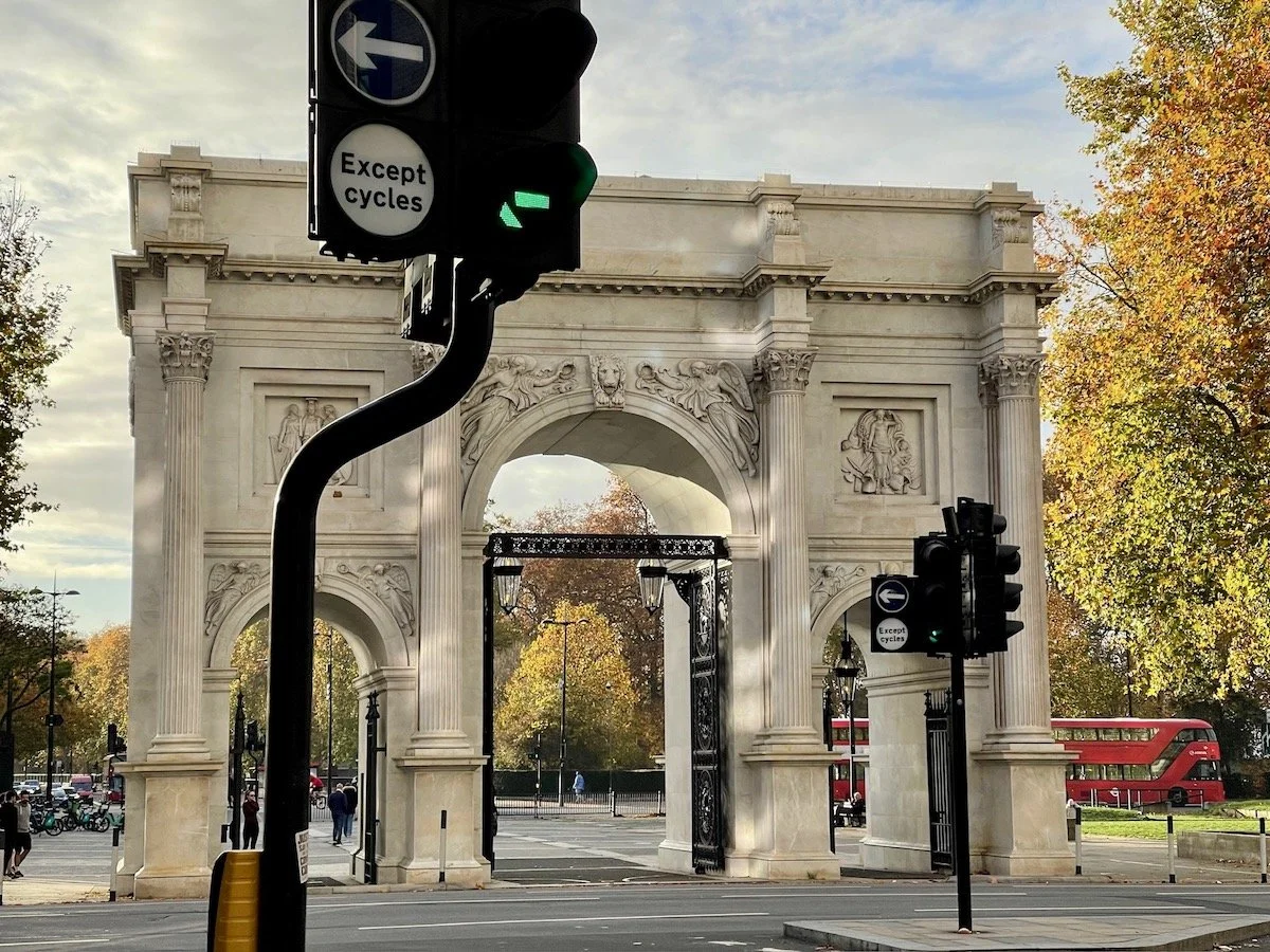 ホテルは、名所のマーブル・アーチから数分の閑静な場所にある