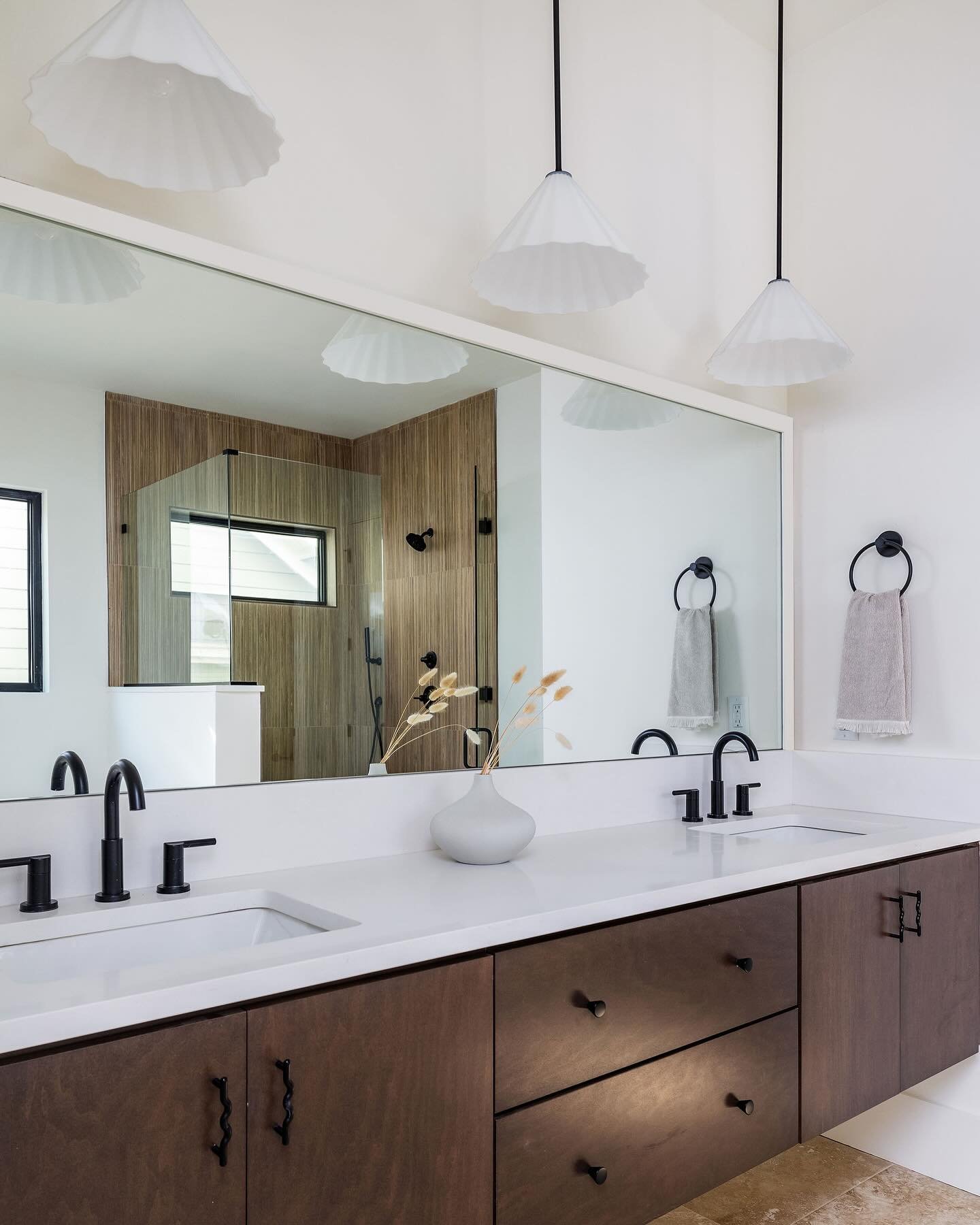 Walnut &amp; wavy textures was the theme for this bathroom at #WabiSabi12South 〰️🤎⁣
⁣
Photography:&nbsp;@lrspaces 
Design:&nbsp;@MarkedByMarlo⁣
Listed by:⁣ @justjessinnashville 
⁣
.⁣
.⁣
.⁣
#MarkedByMarlo #Nashville  #NashvilleInteriors #NashvilleDes