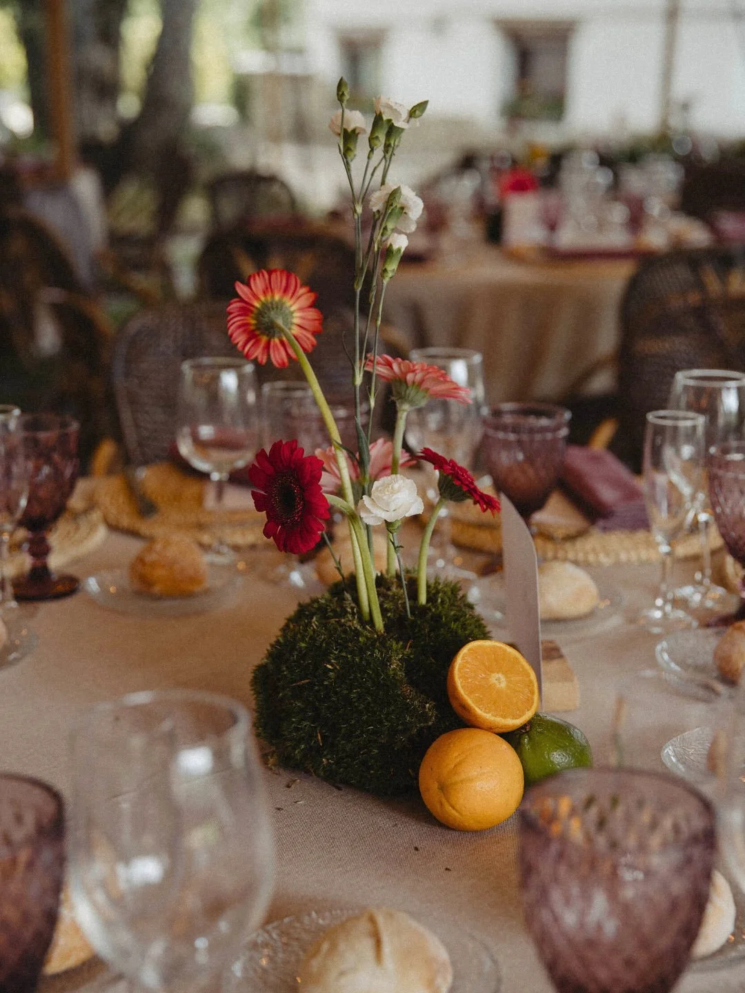 La belleza de lo simple en las mesas de @fincapradosriveros 
.
.
.
#Caleidoscopia #Bodas2025 #inspirationwedding #weddinginspo