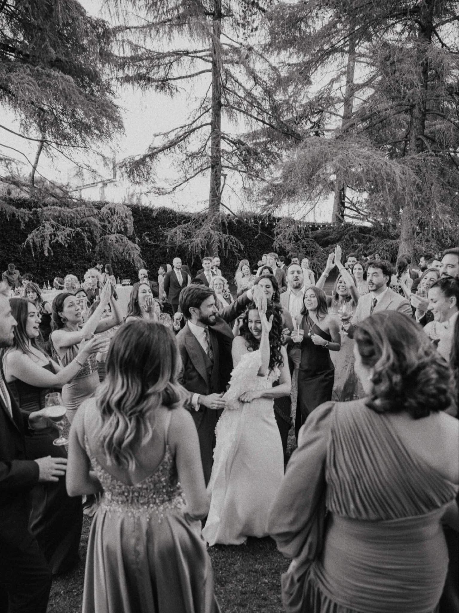 A crowd 
.
.
.
#Caleidoscopia #Madridweddingphotographer #weddingmadrid