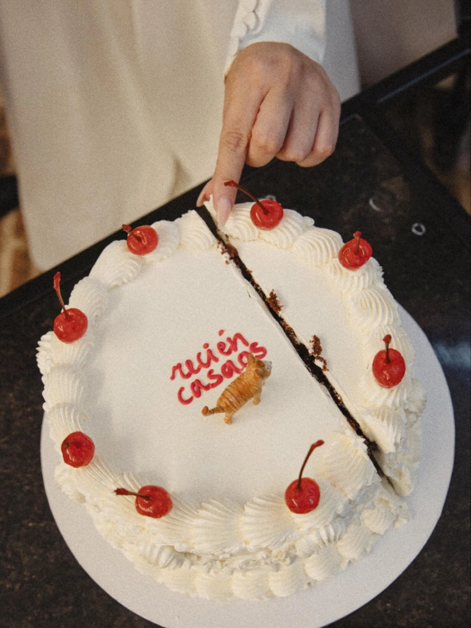 Reci&eacute;n casados 🍒
.
.
.
#Caleidoscopia #madridweddingphotogrpaher #destinationweddingspain